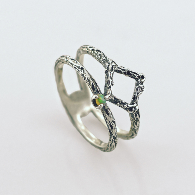 Rhombus - ring with opal