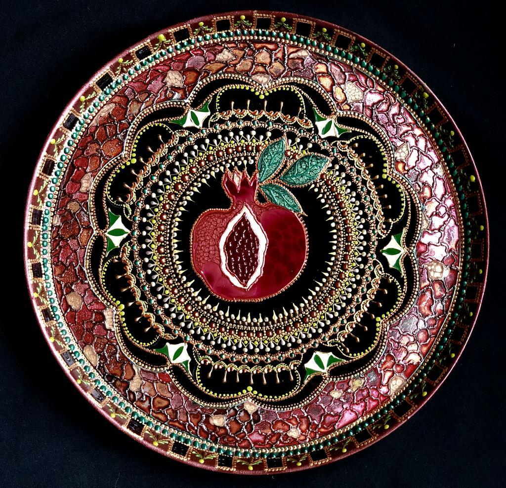 Тарелка из серии Гранат