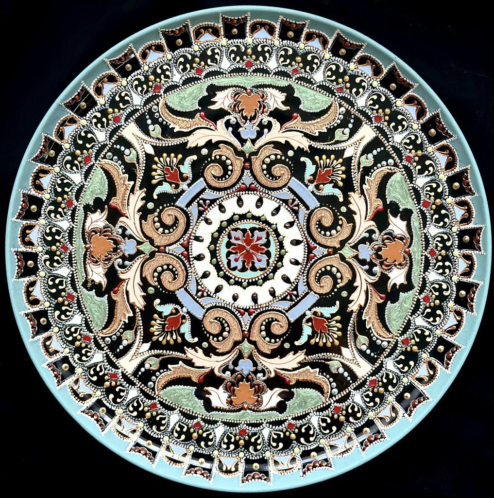 Тарелка декоративная из серии "Banua"