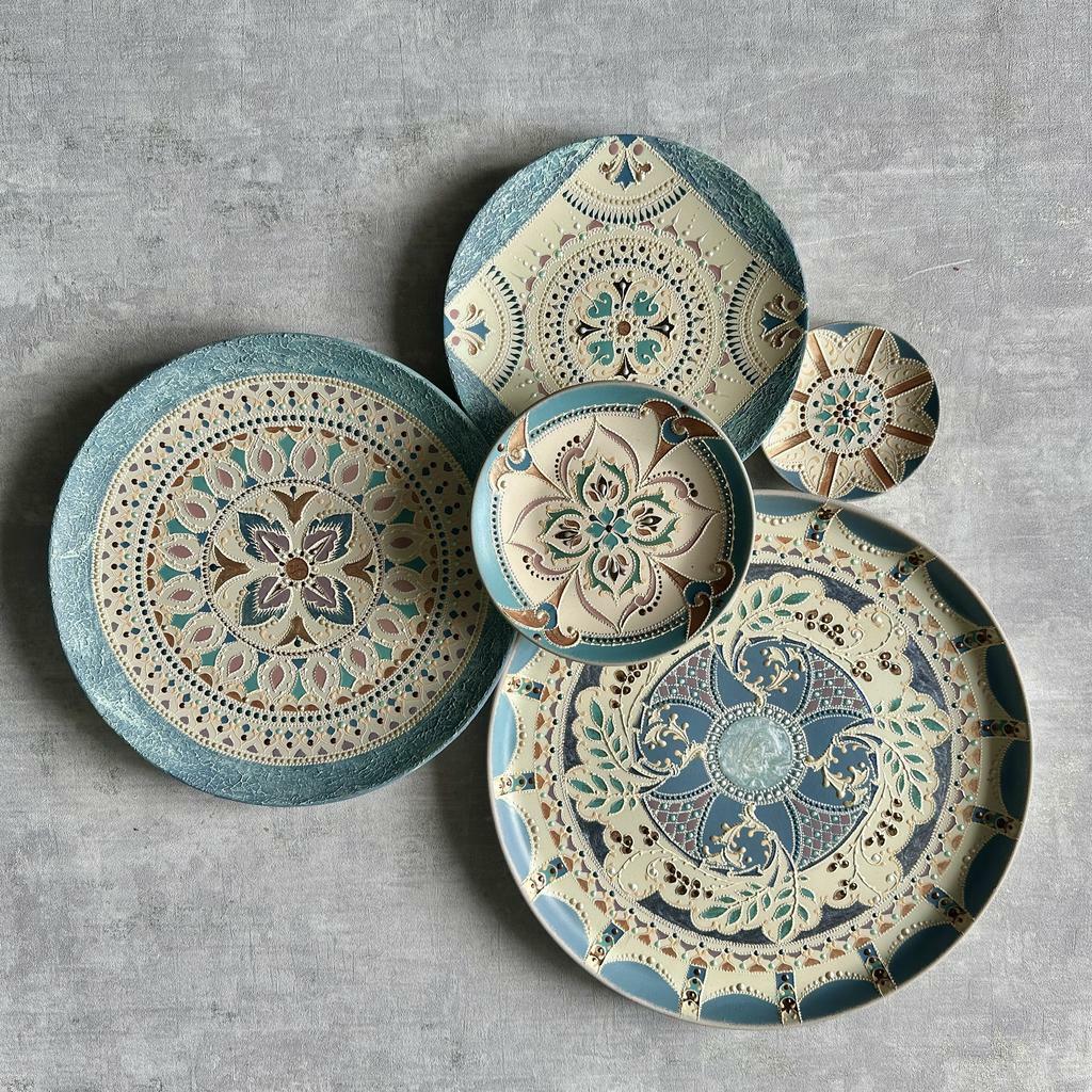 Коллекция тарелок из серии Steely tenderness (без часов)