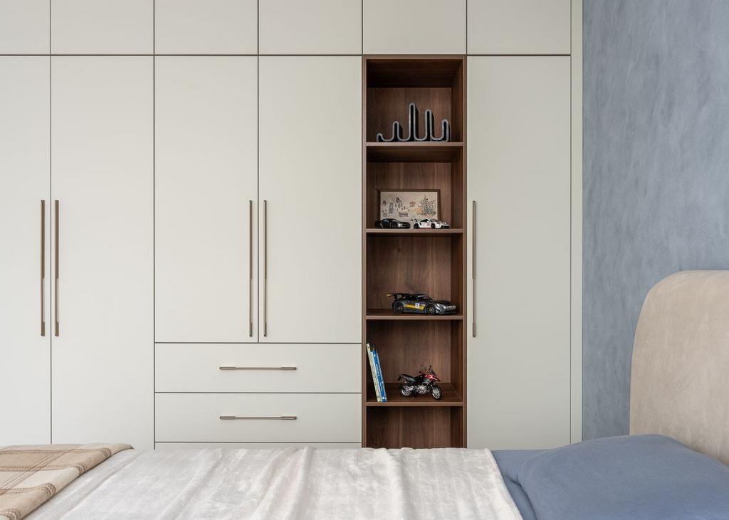 Шкаф со стеллажом для детской комнаты