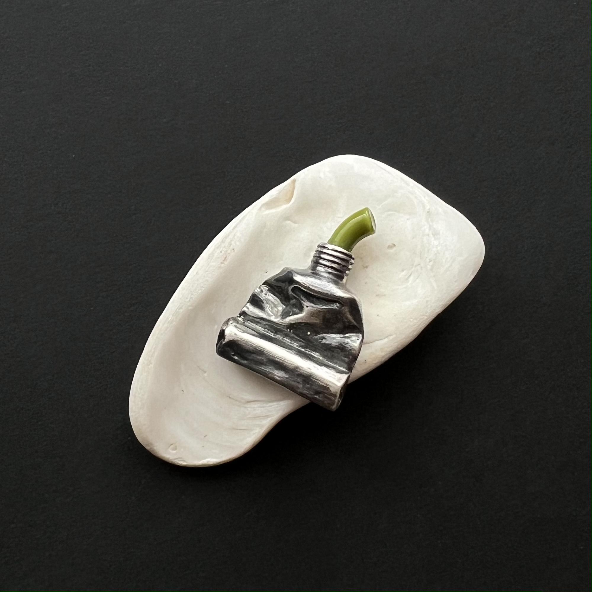 Кулон-брошь "Тюбик акварели" салатовый