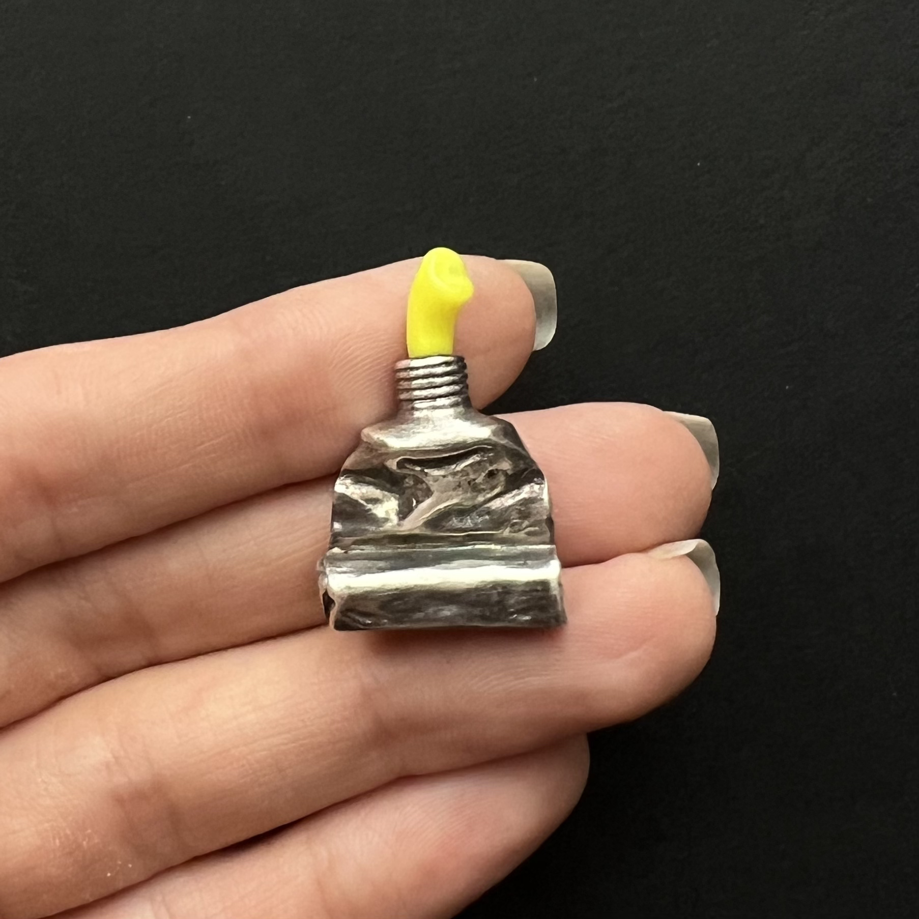 Кулон-брошь "Тюбик акварели" желтый