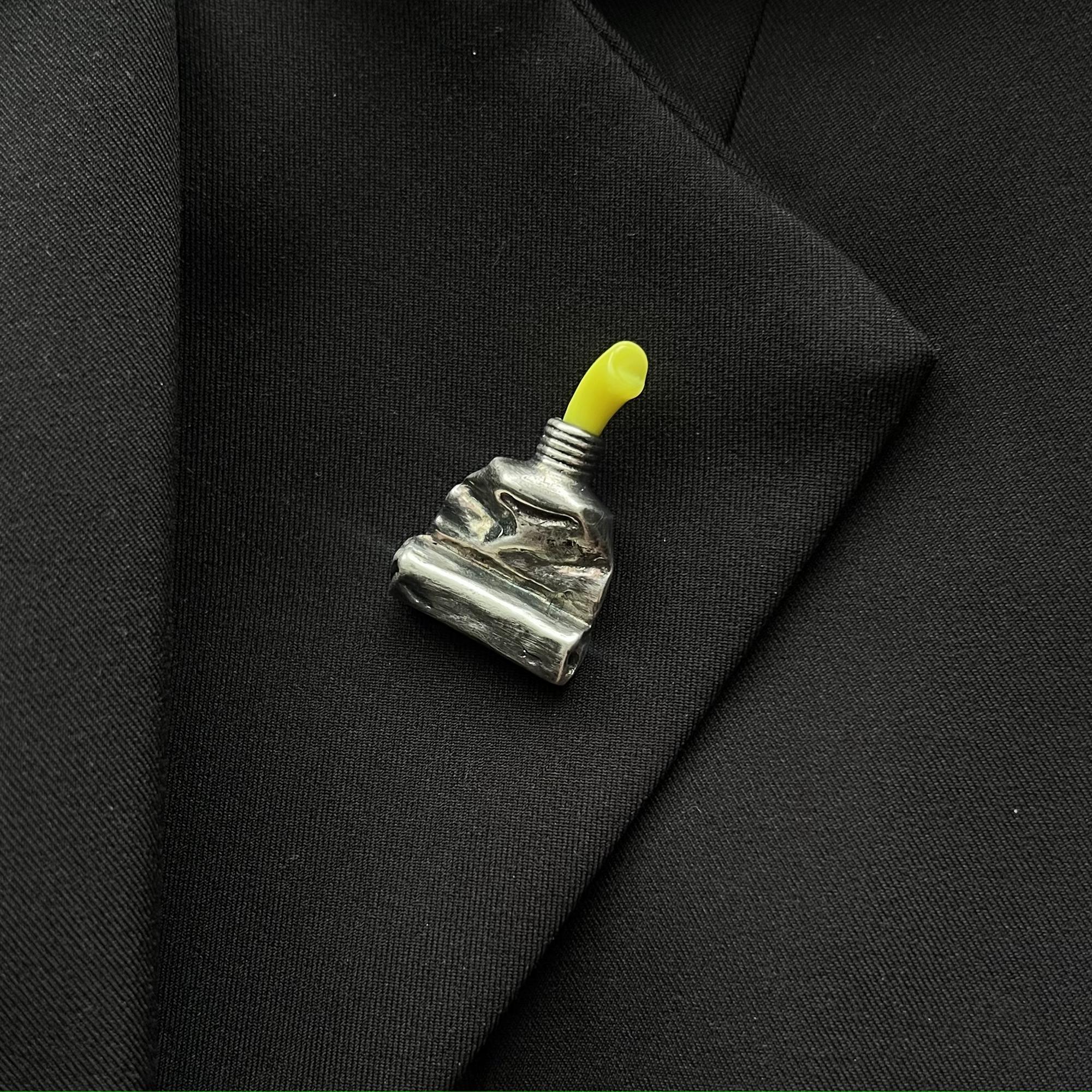 Кулон-брошь "Тюбик акварели" желтый