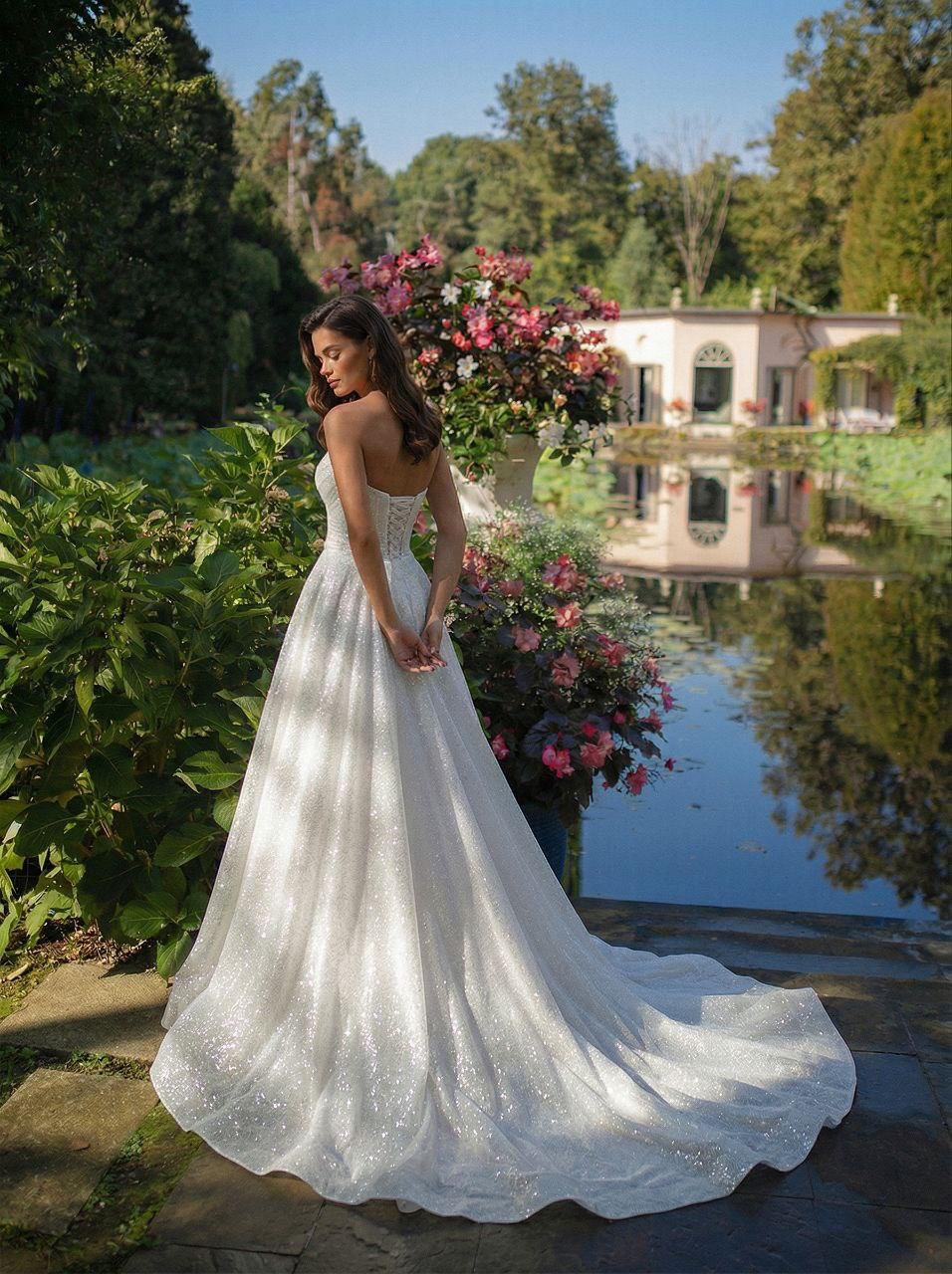 Блестящее свадебное платье Риана купить в Москве - свадебный салон Etna Bride