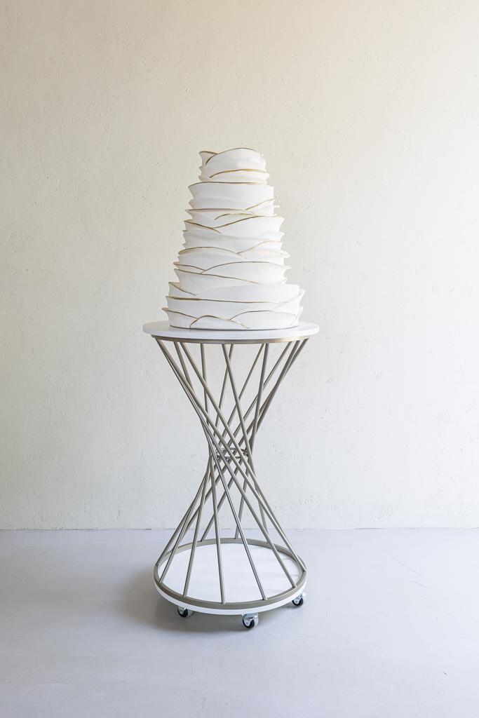 Выкатной столик "Вито" для свадебного торта на колёсиках №3