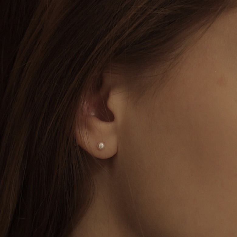 ZSÓFIA NEUZER Серьга с жемчугом