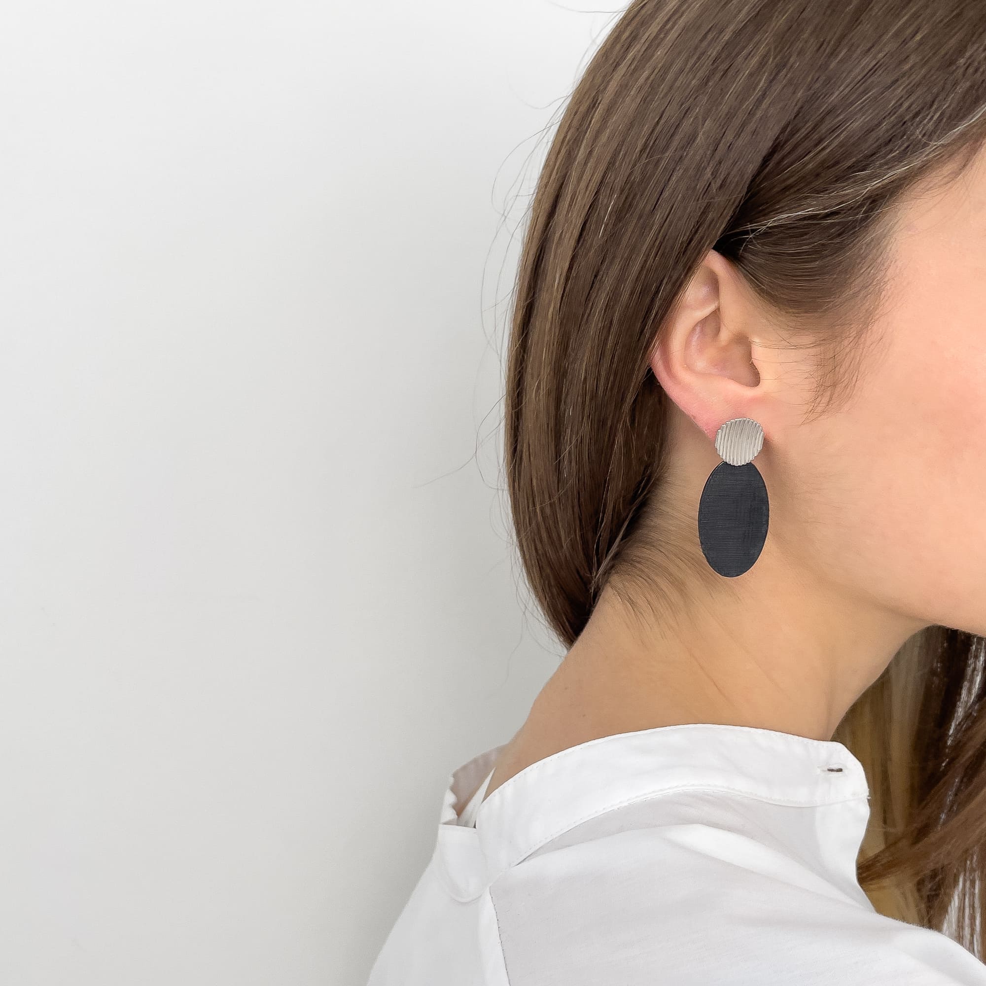 MINE Двойные серьги c матовым гвоздиком