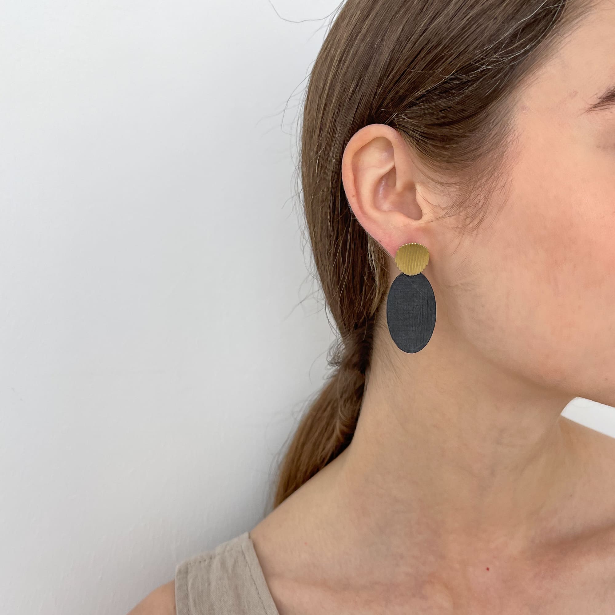 MINE Двойные серьги с матовым гвоздиком