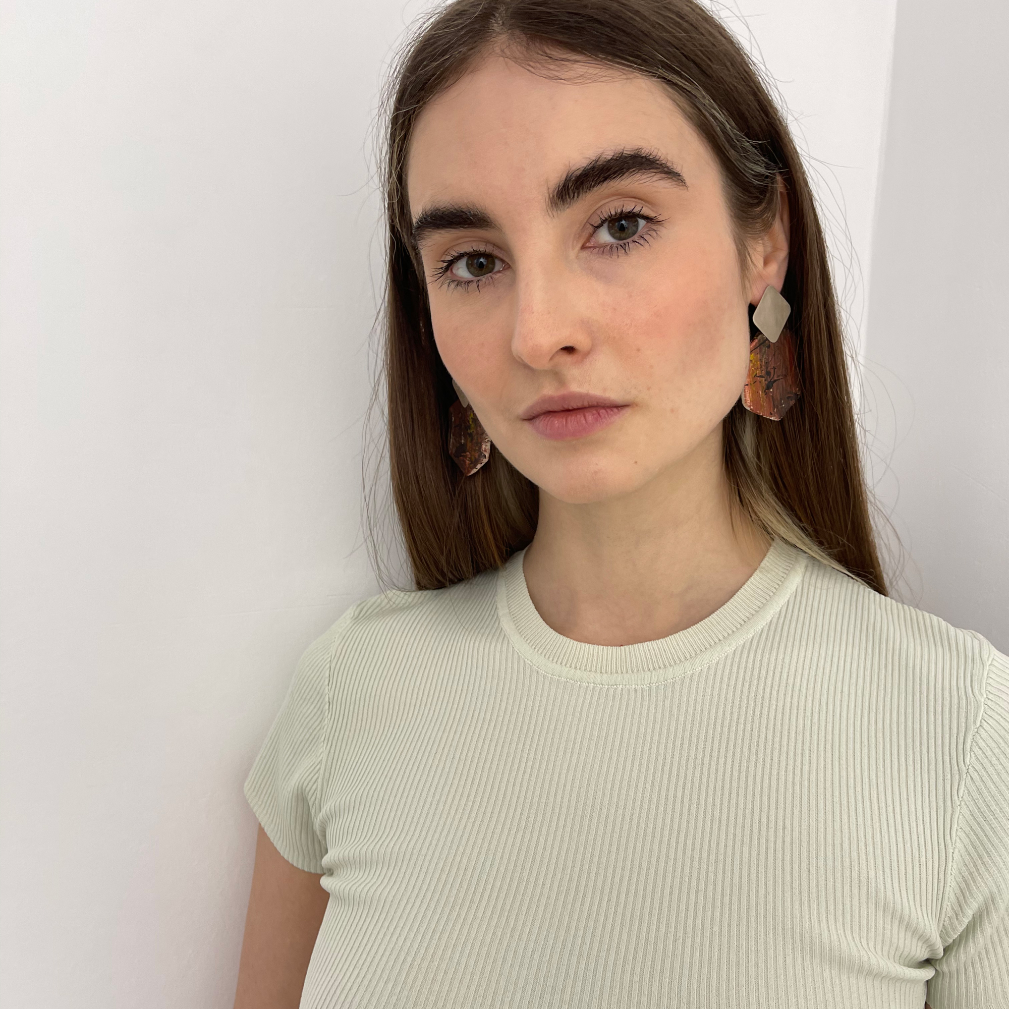 ANA PINA Серьги и абстрактная картина Figurae