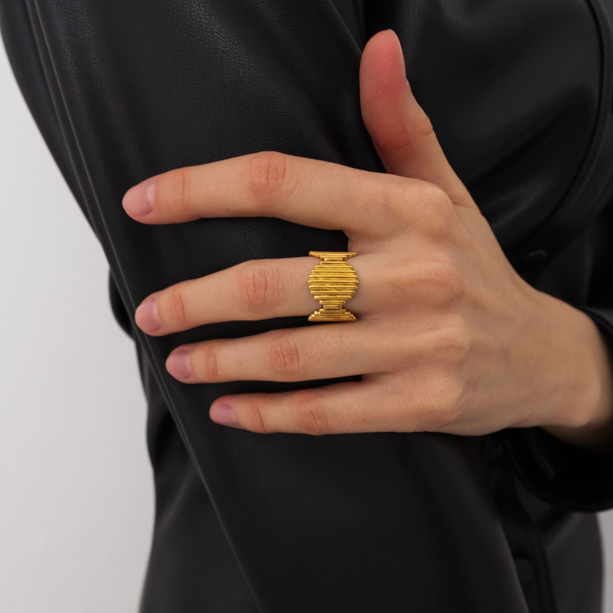 MINE Кольцо позолоченное глянцевое Ритм