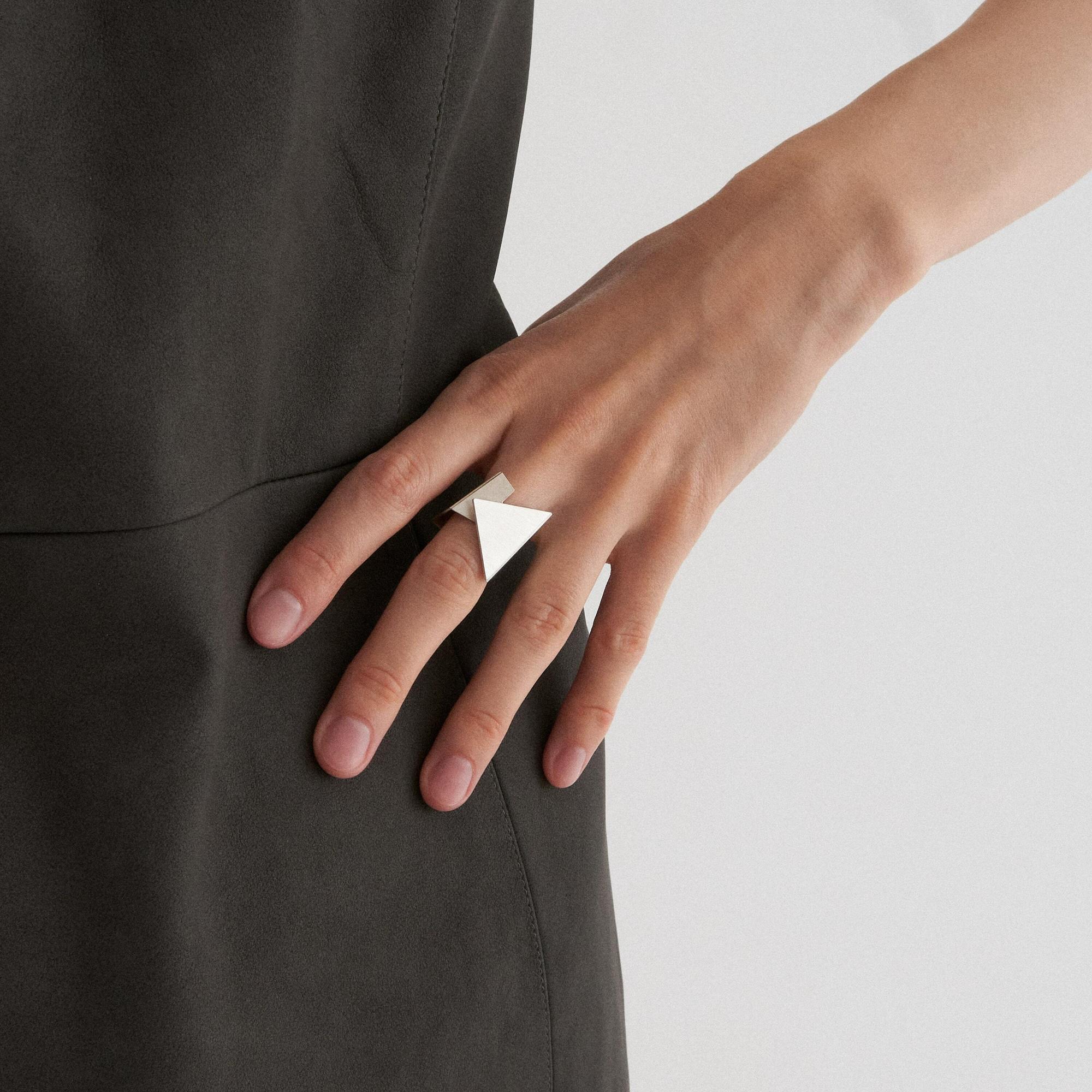 Burcu Büyükünal Кольцо Origami в серебре