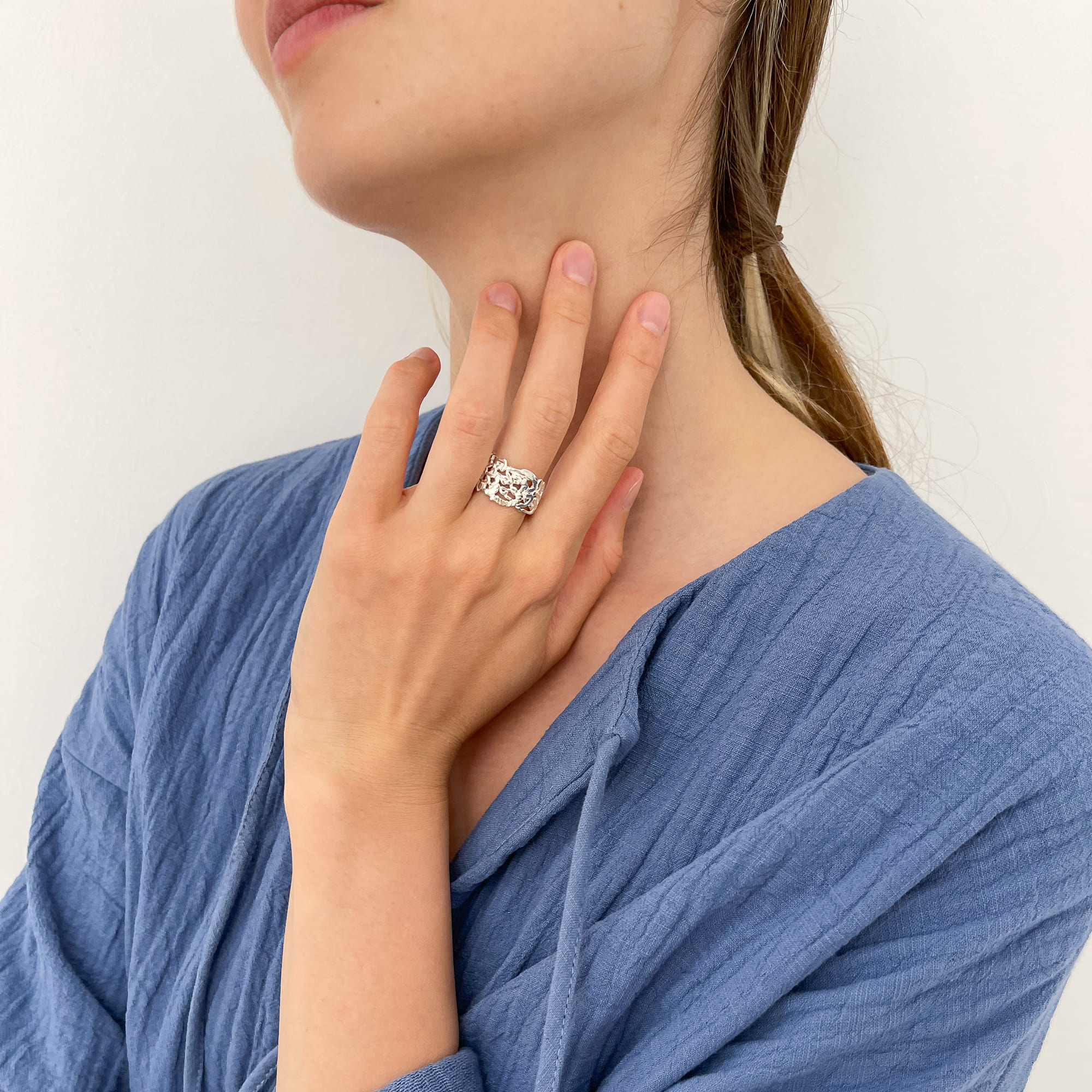 Burcu Büyükünal Широкое кольцо Wandering Line