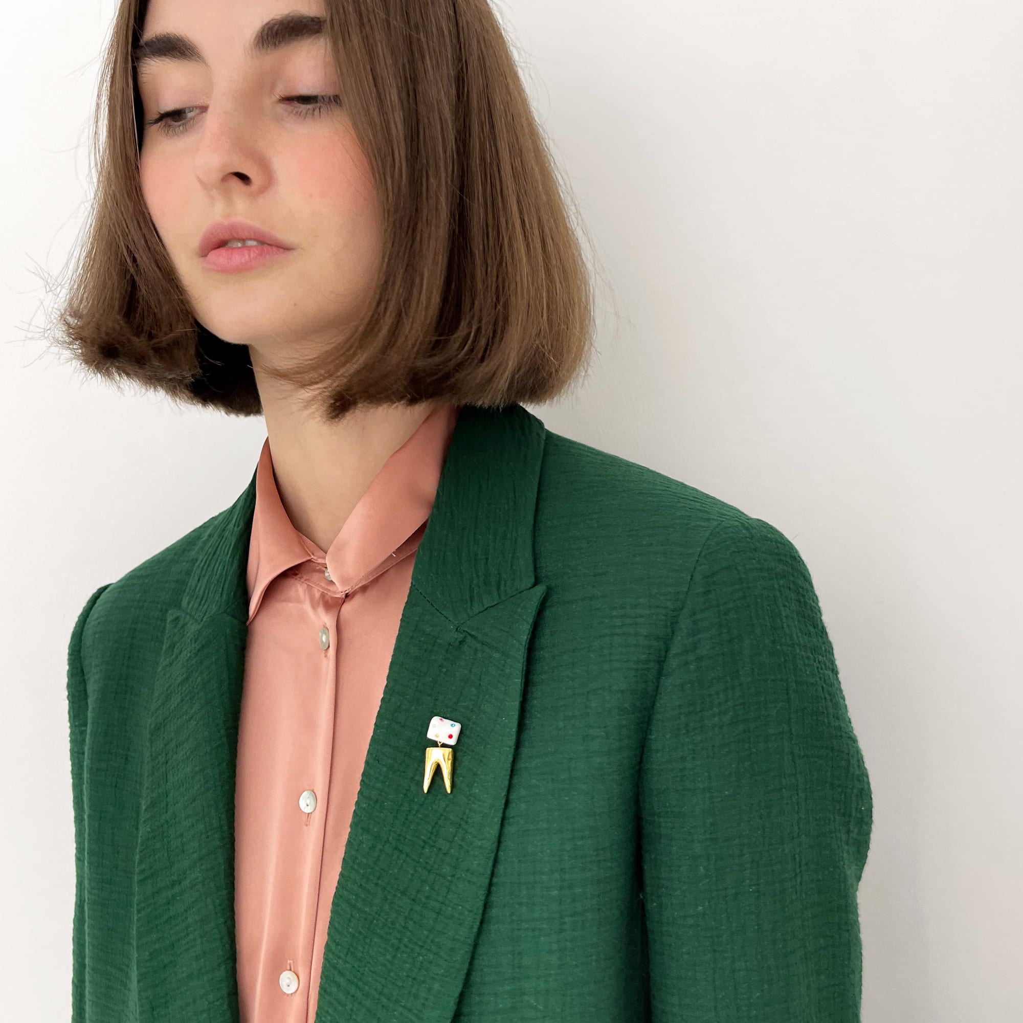 VU Брошь Зуб