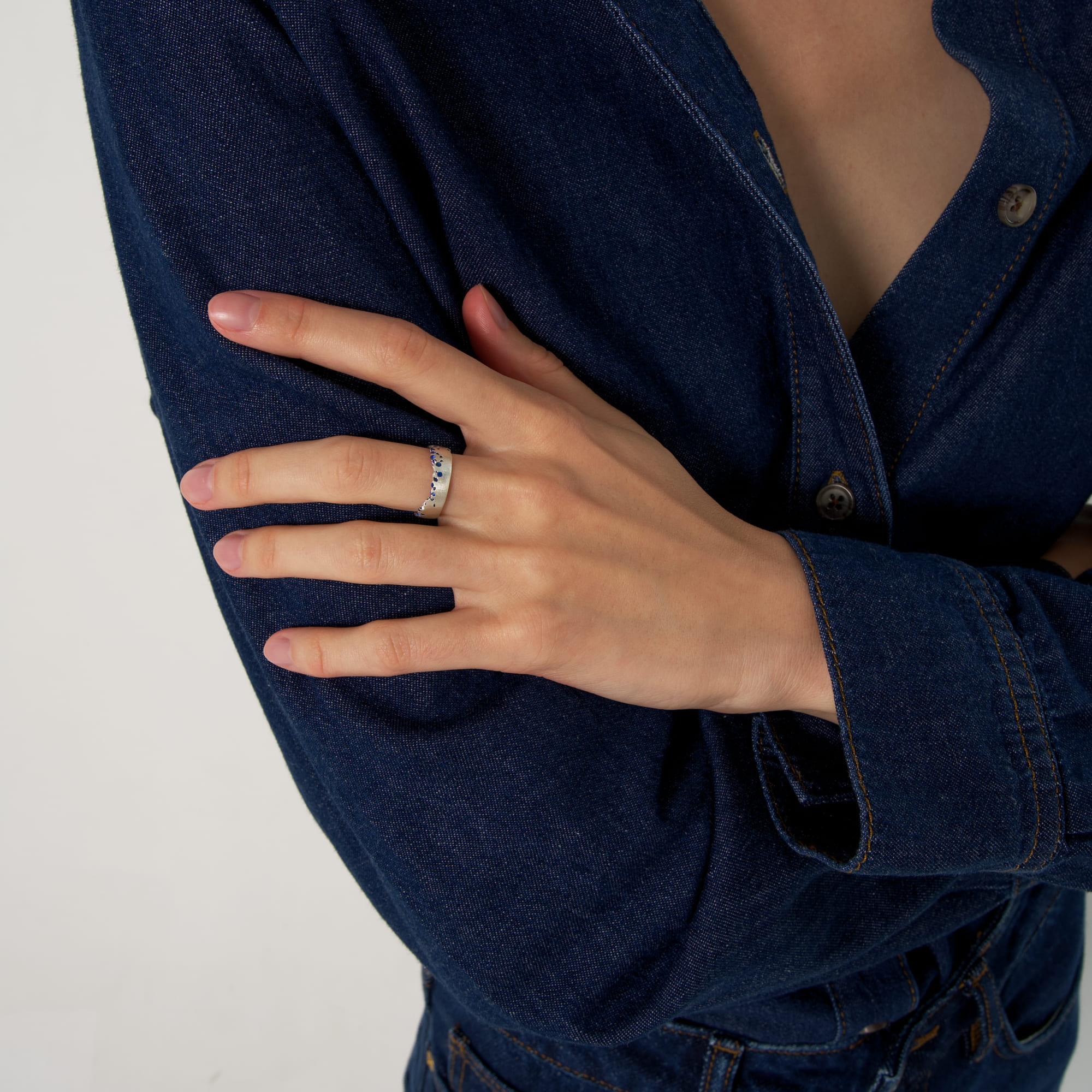 Most Art Metal Широкое кольцо с синими фианитами