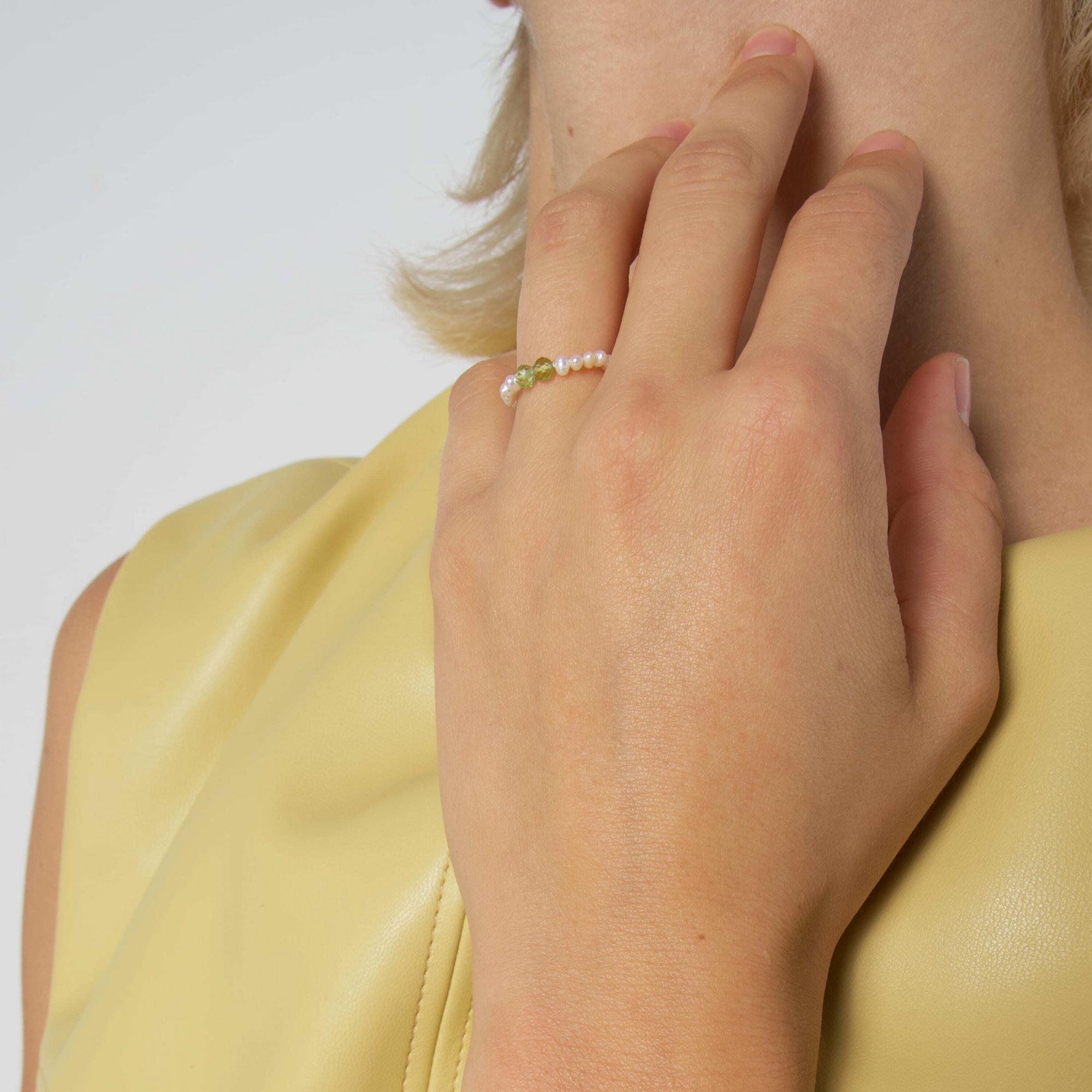 MA Кольцо с жемчугом и зелеными перидотами