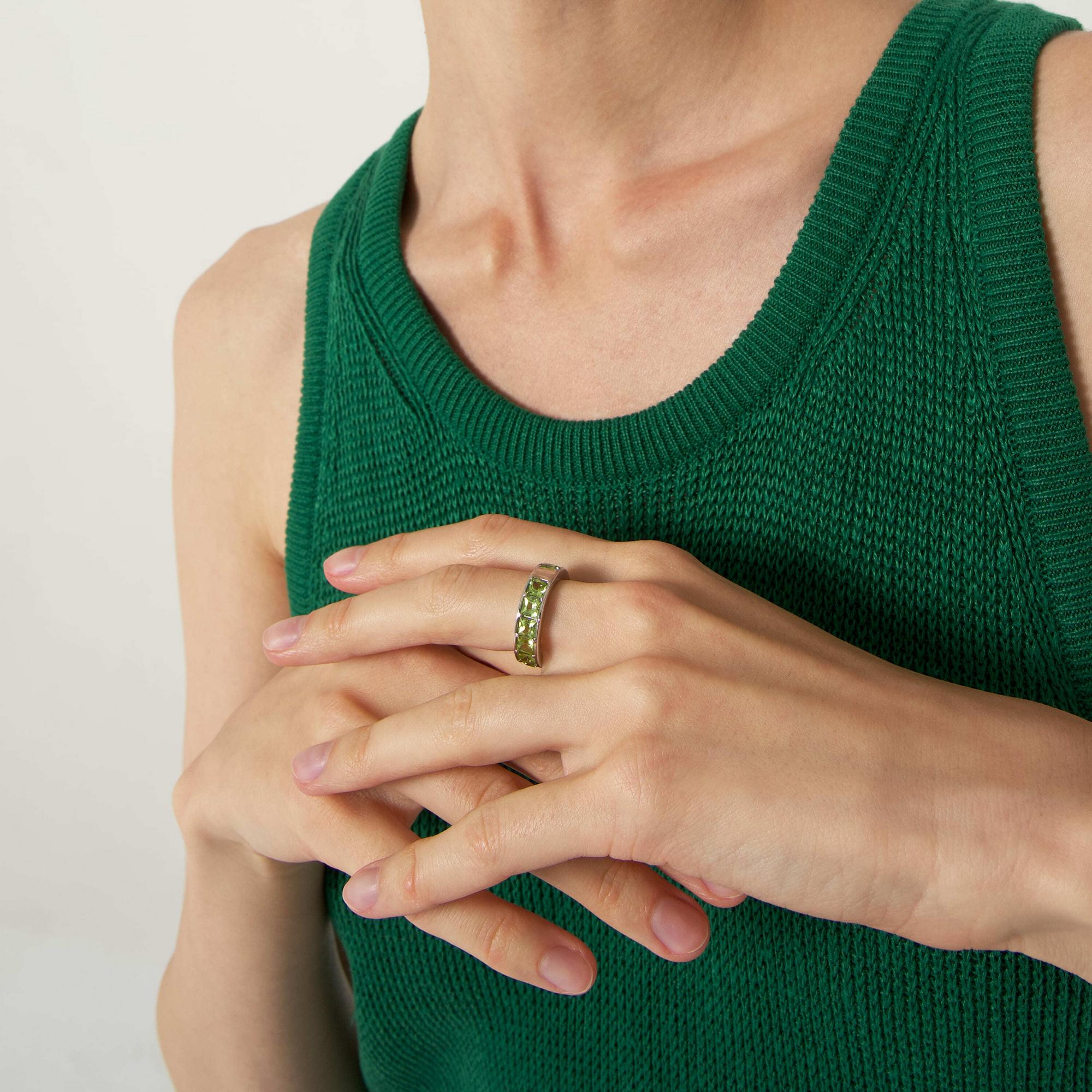 NULLUM Кольцо с зеленым хризолитом