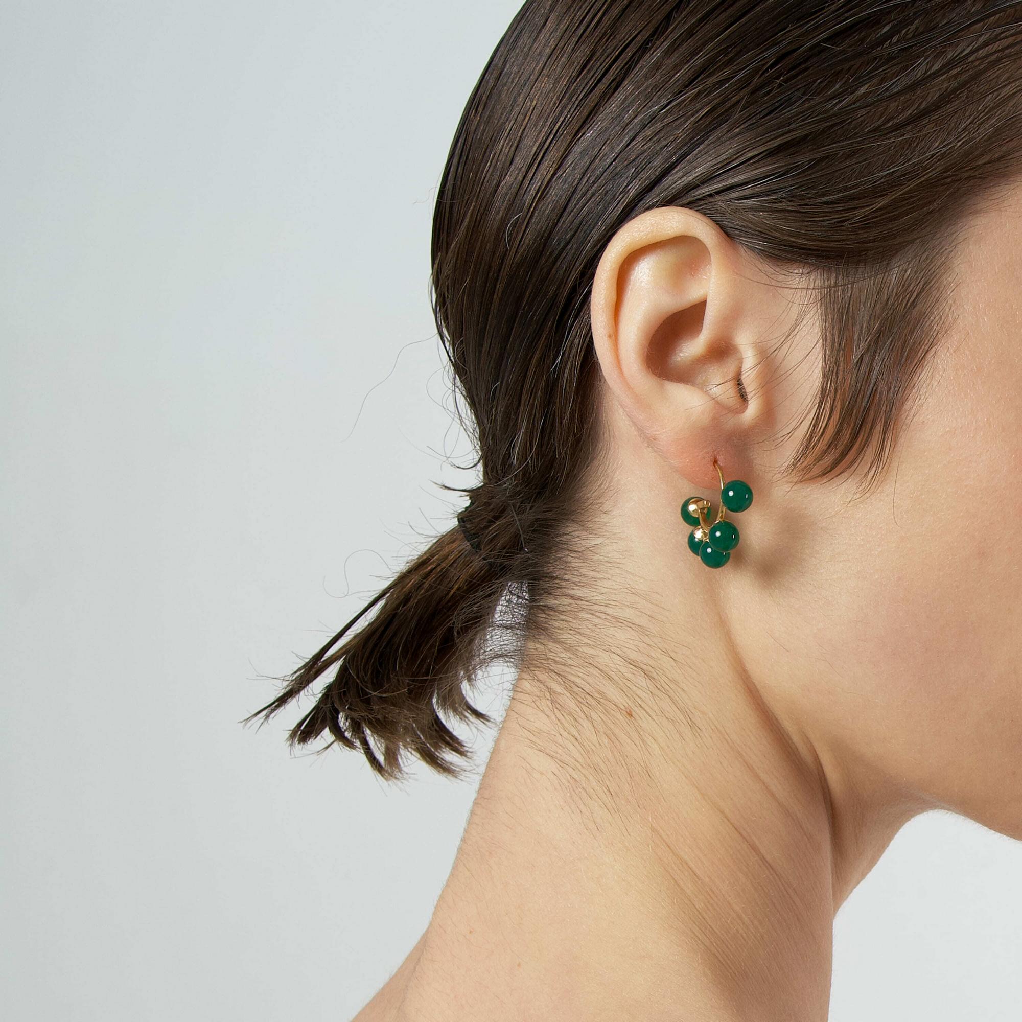 Natasha Gelb Ассиметричные серьги G с темно-зеленым агатом