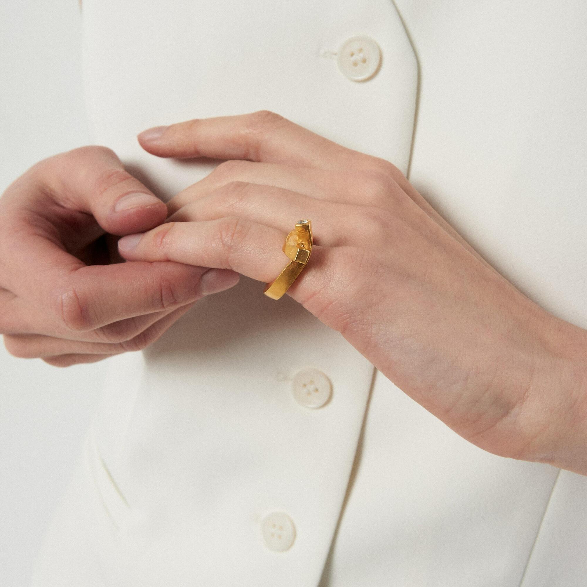 Verėvkina Treasures Кольцо Скрутка в позолоте с фианитом