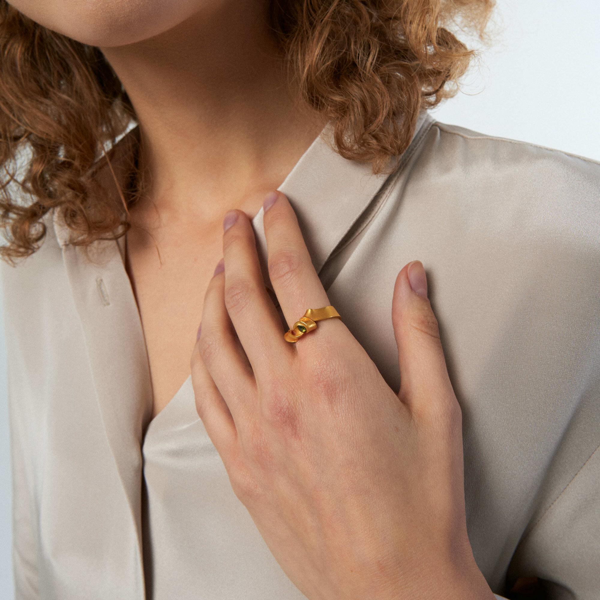 Verėvkina Treasures Кольцо Помолвочное в позолоте с зеленым фианитом