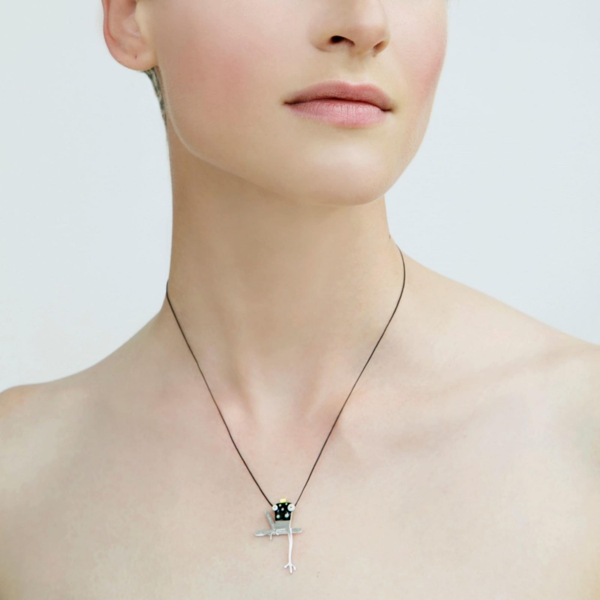 Kiss The Frog Studio Кулон на шнурке Мистер Фрог