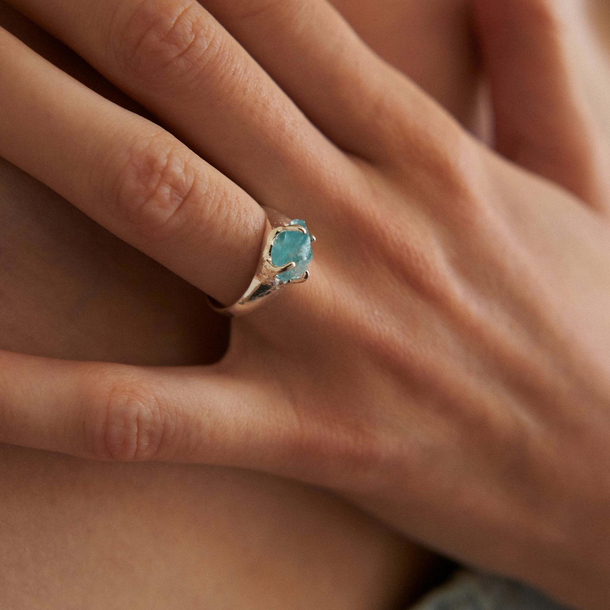 Sergacheva Jewelry Перстень с необработанным апатитом в серебре