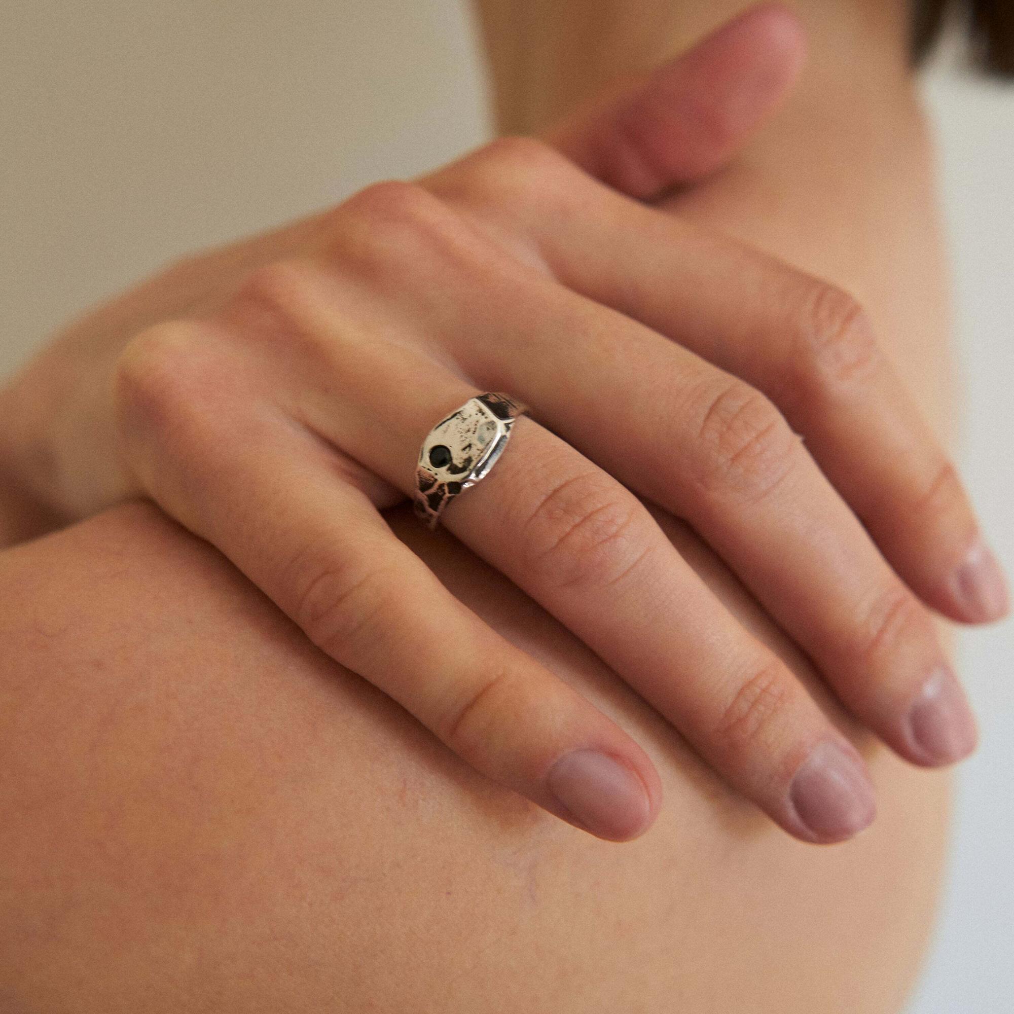 Sergacheva Jewelry Кольцо Mole в серебре c вставкой из шпинели