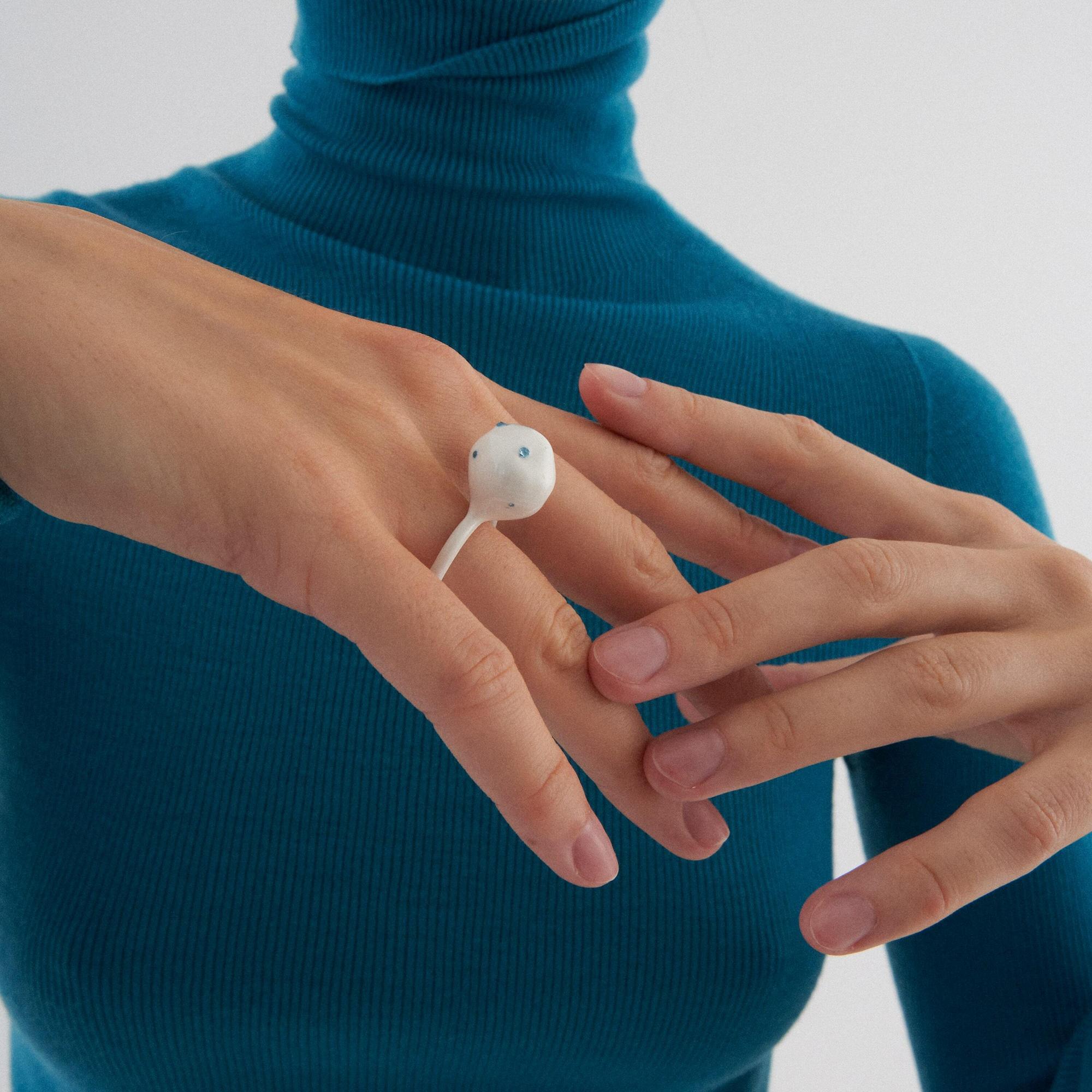 КАТЯ РАБЕЙ Кольцо Blob в белом цвете