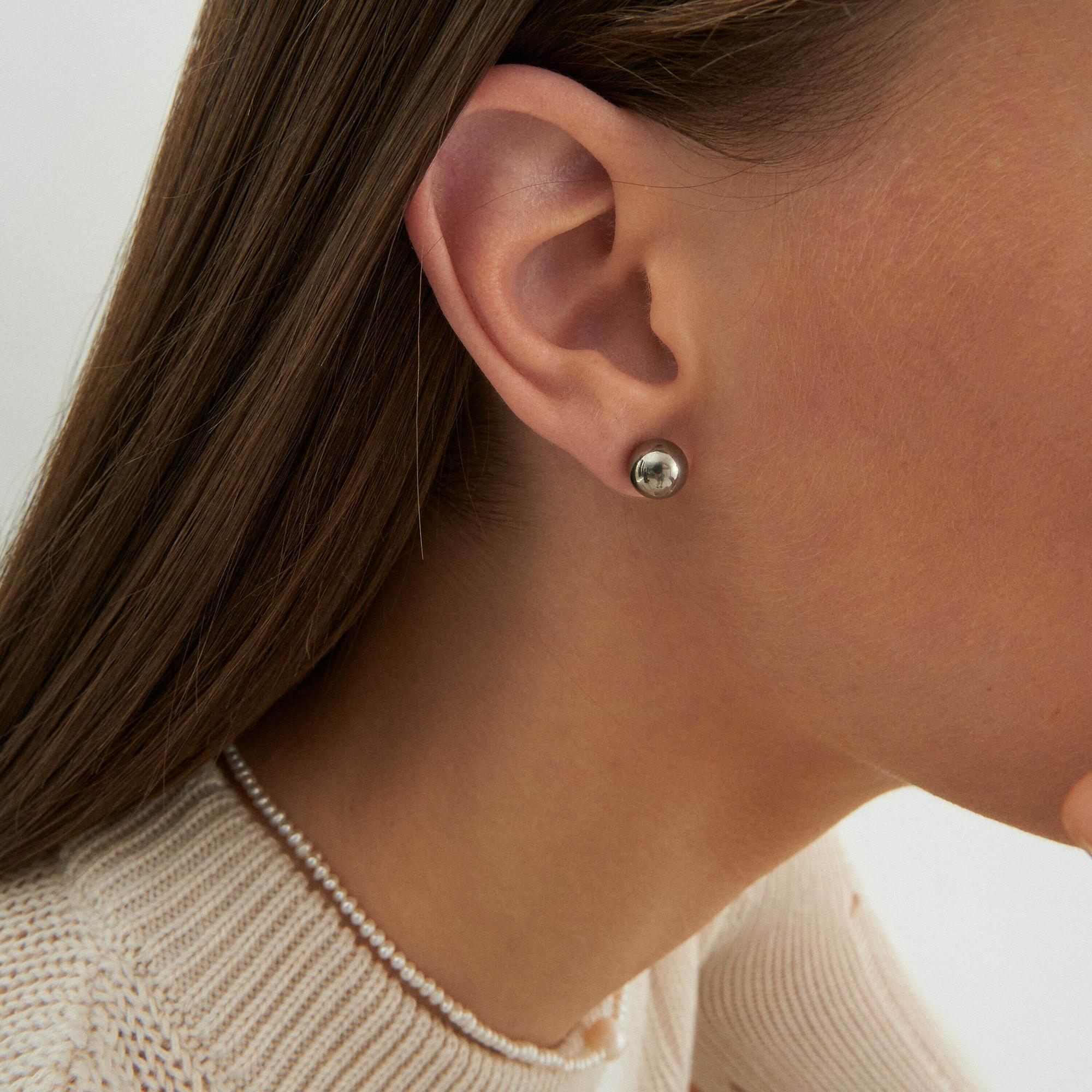 MA Серьги гвоздики с титановыми шарами