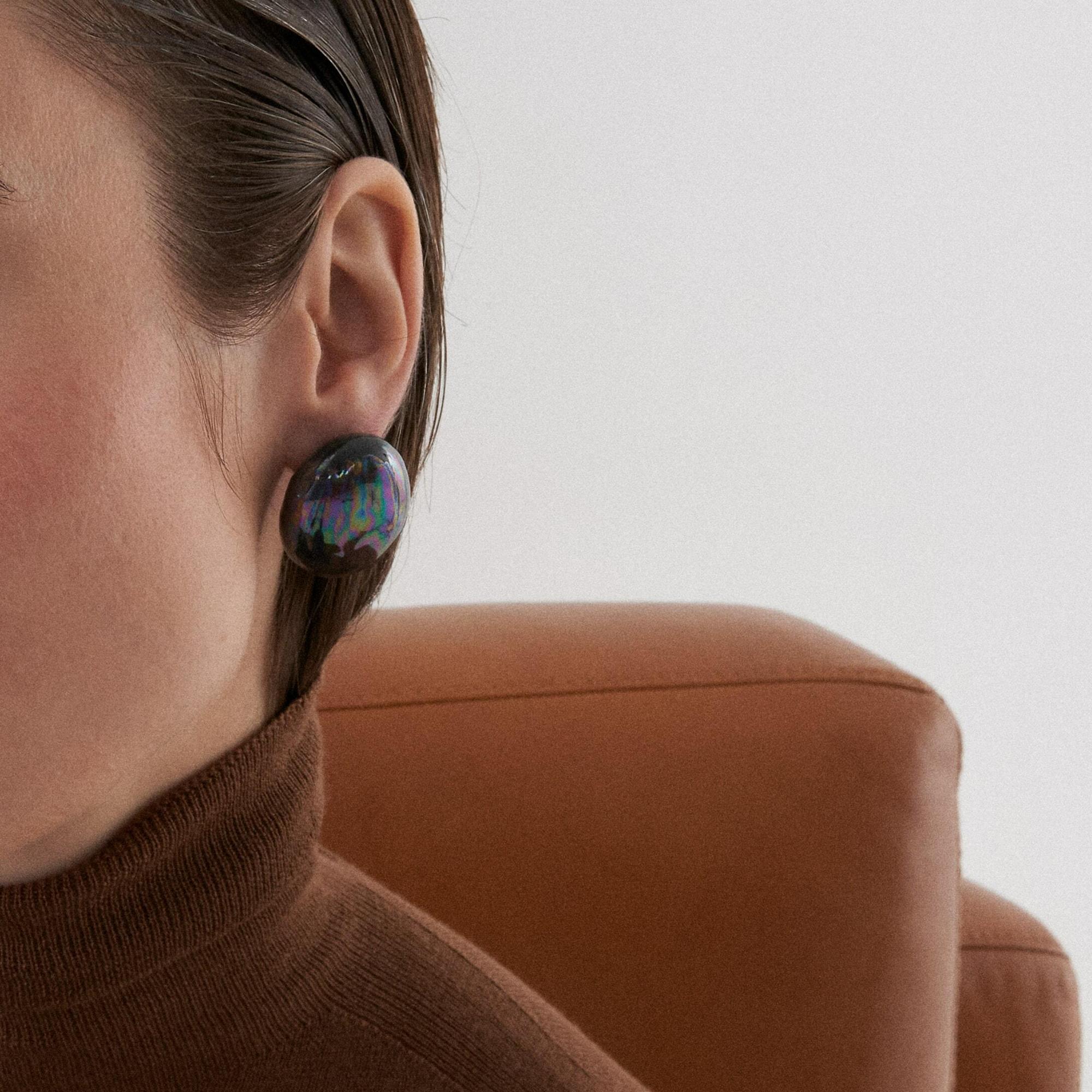 RES Objects Серьги «Галька» малые с черным радужным покрытием