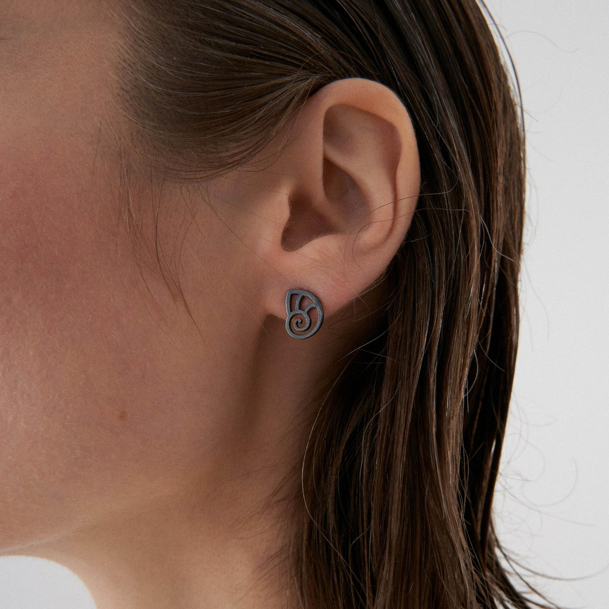 Kiss The Frog Studio Серьги Наутилус с чернением