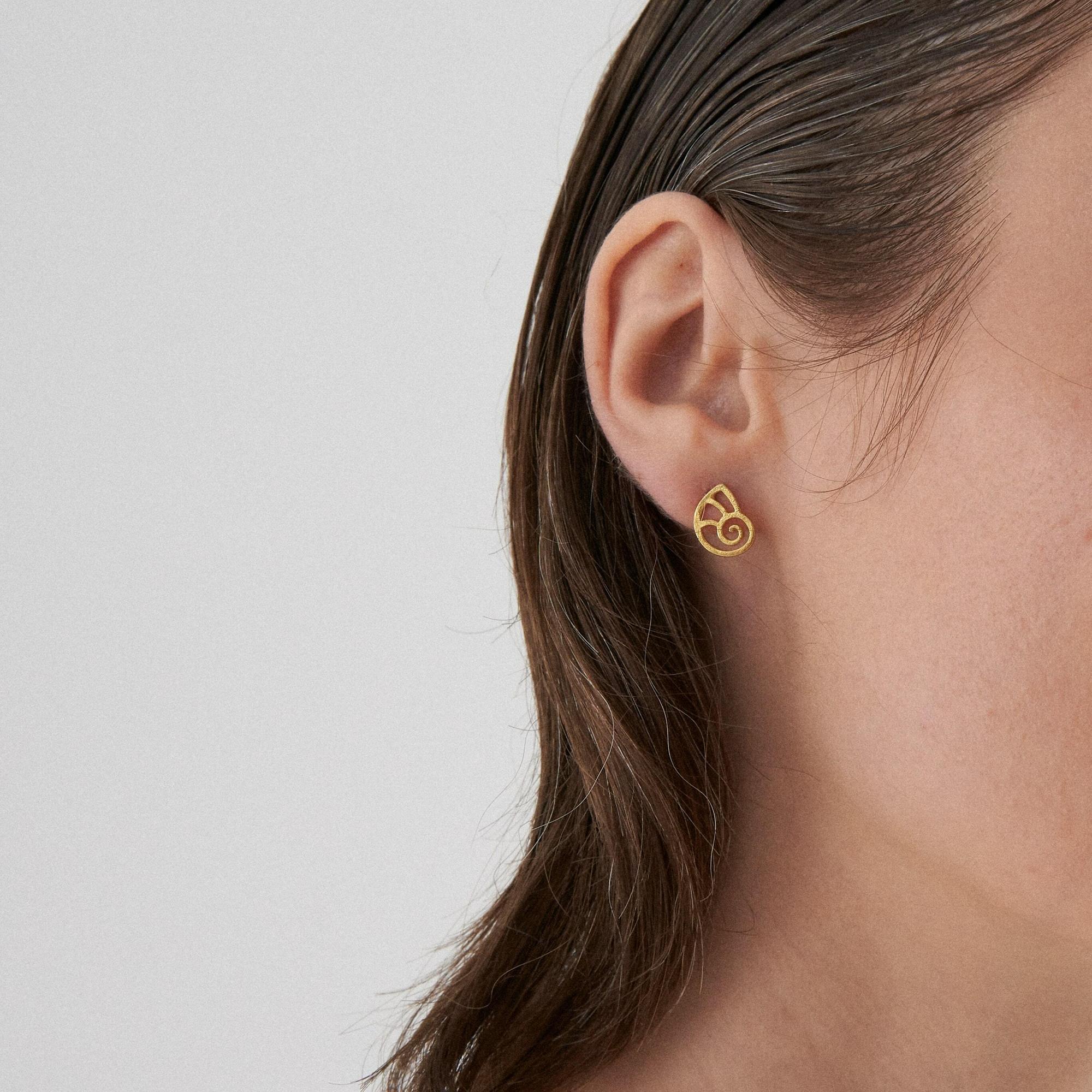 Kiss The Frog Studio Серьги Наутилус в позолоте