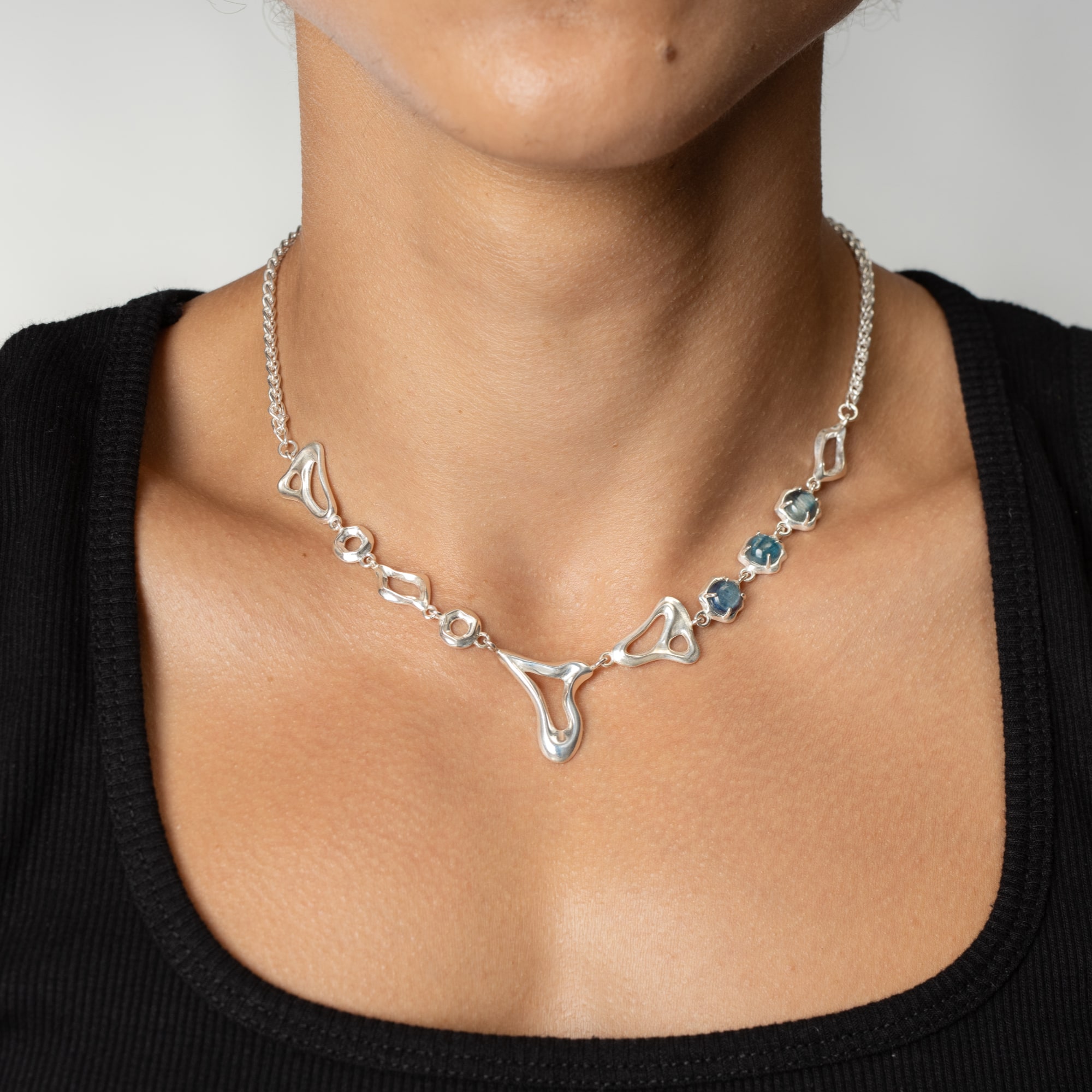 YOSTER Колье Metamorphic с кианитом