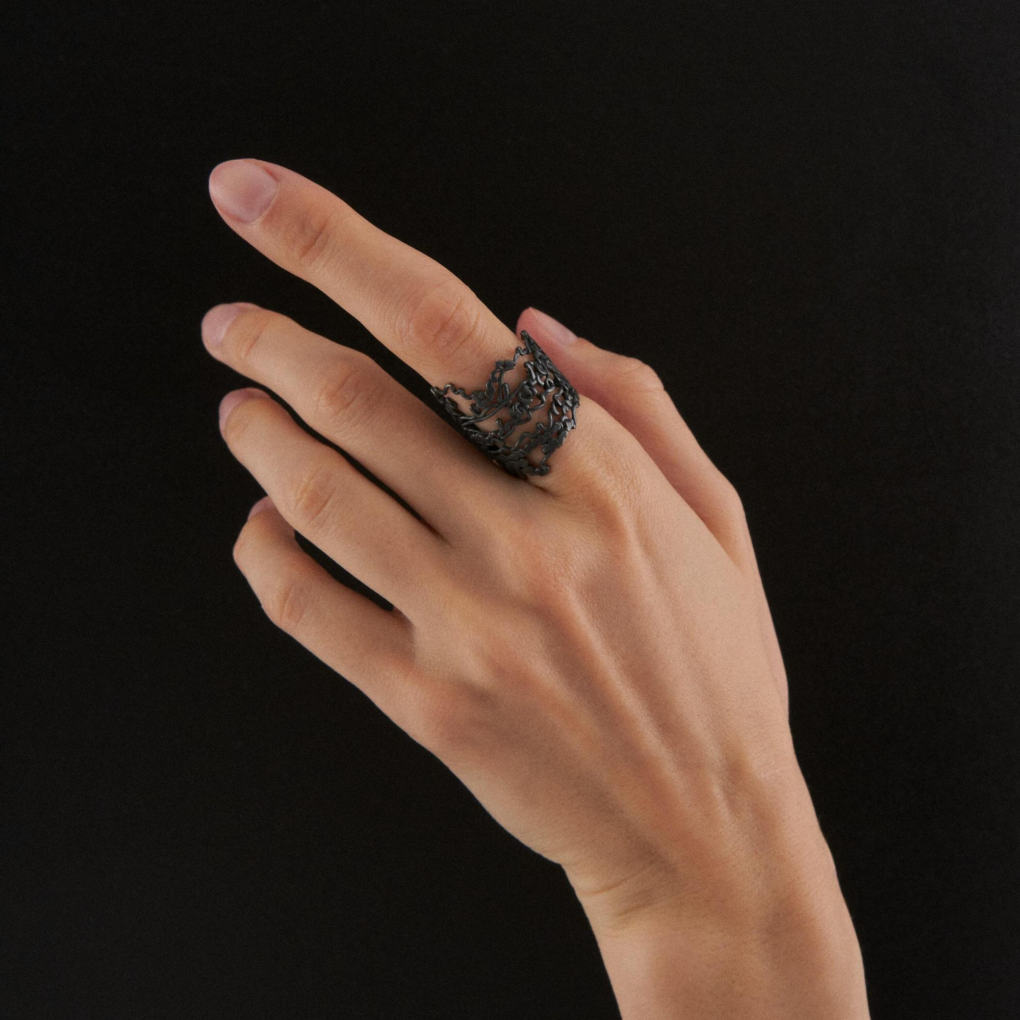 Burcu Büyükünal Широкое кольцо Wandering Line