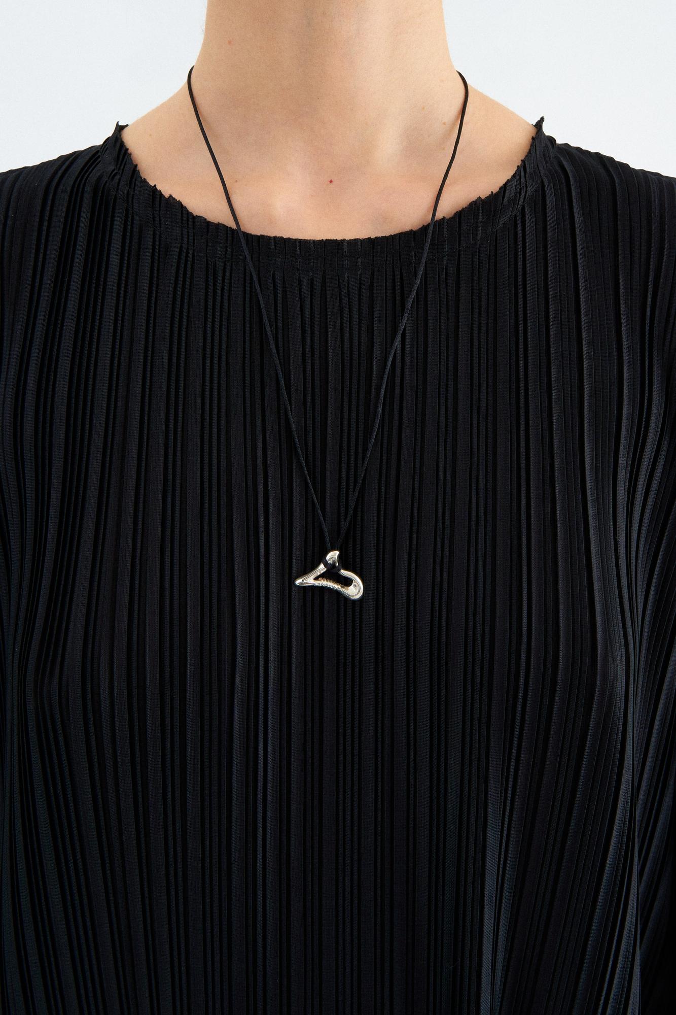 YOSTER Подвеска Knots в серебре с черным шелковым шнурком