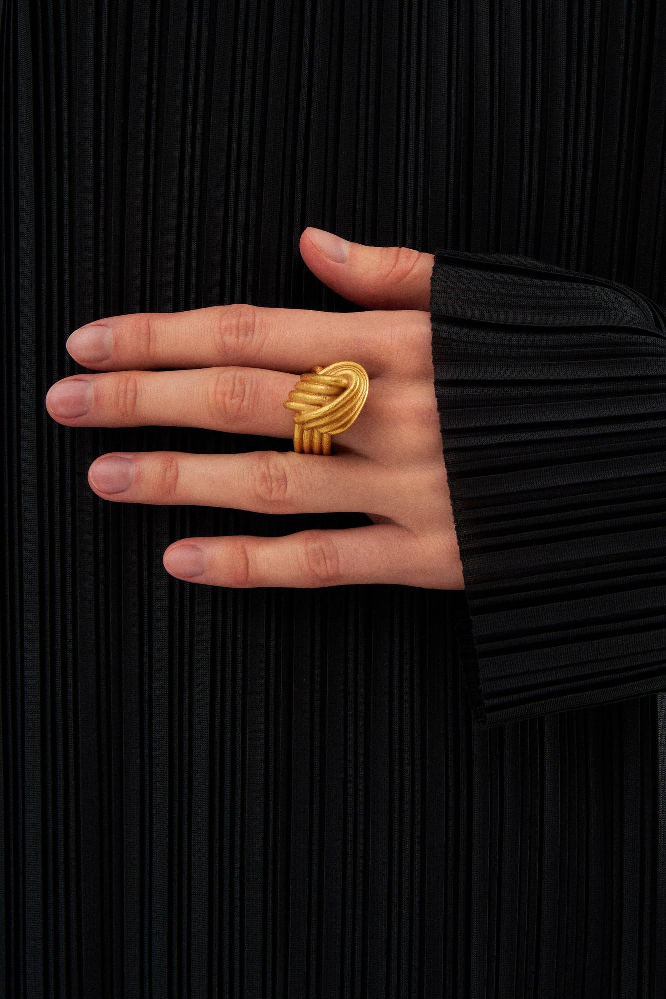 Verėvkina Treasures Кольцо с разрывом Узел в позолоте