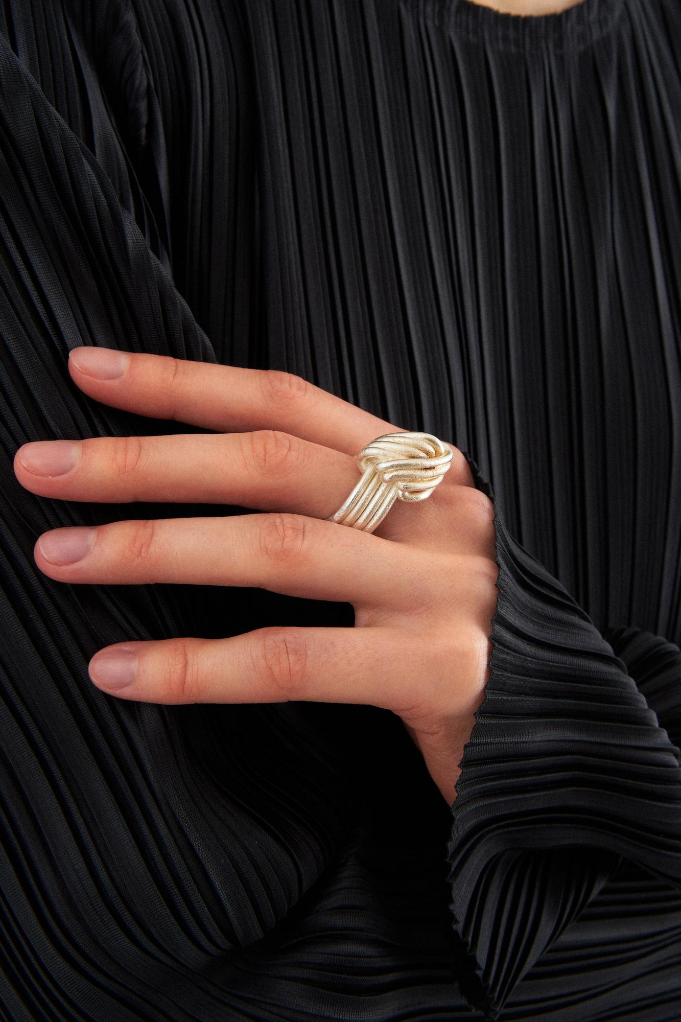 Verėvkina Treasures Кольцо с разрывом Узел в серебре