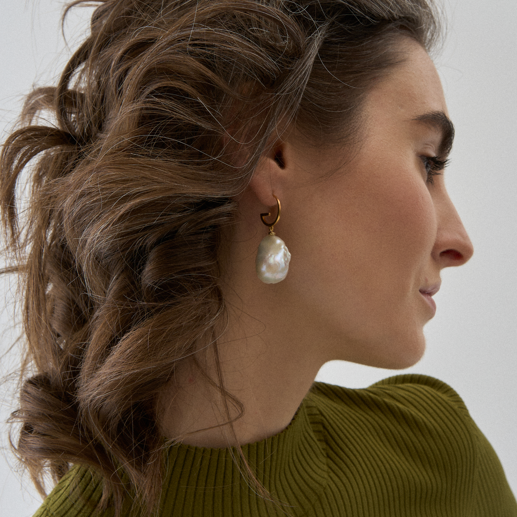 Natasha Gelb Серьги G с крупным барочным жемчугом