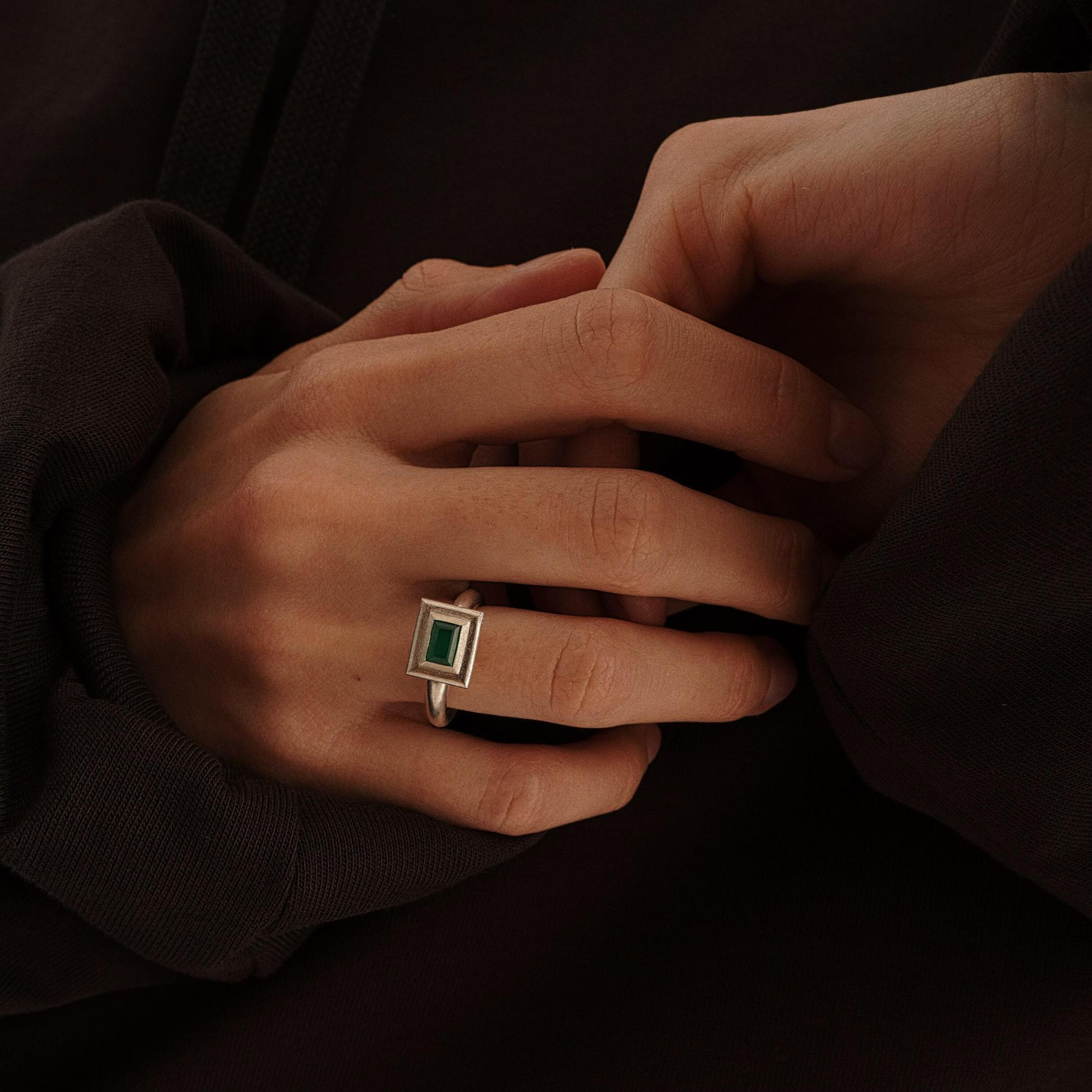 MA Кольцо It Moves с зеленым хризопразом