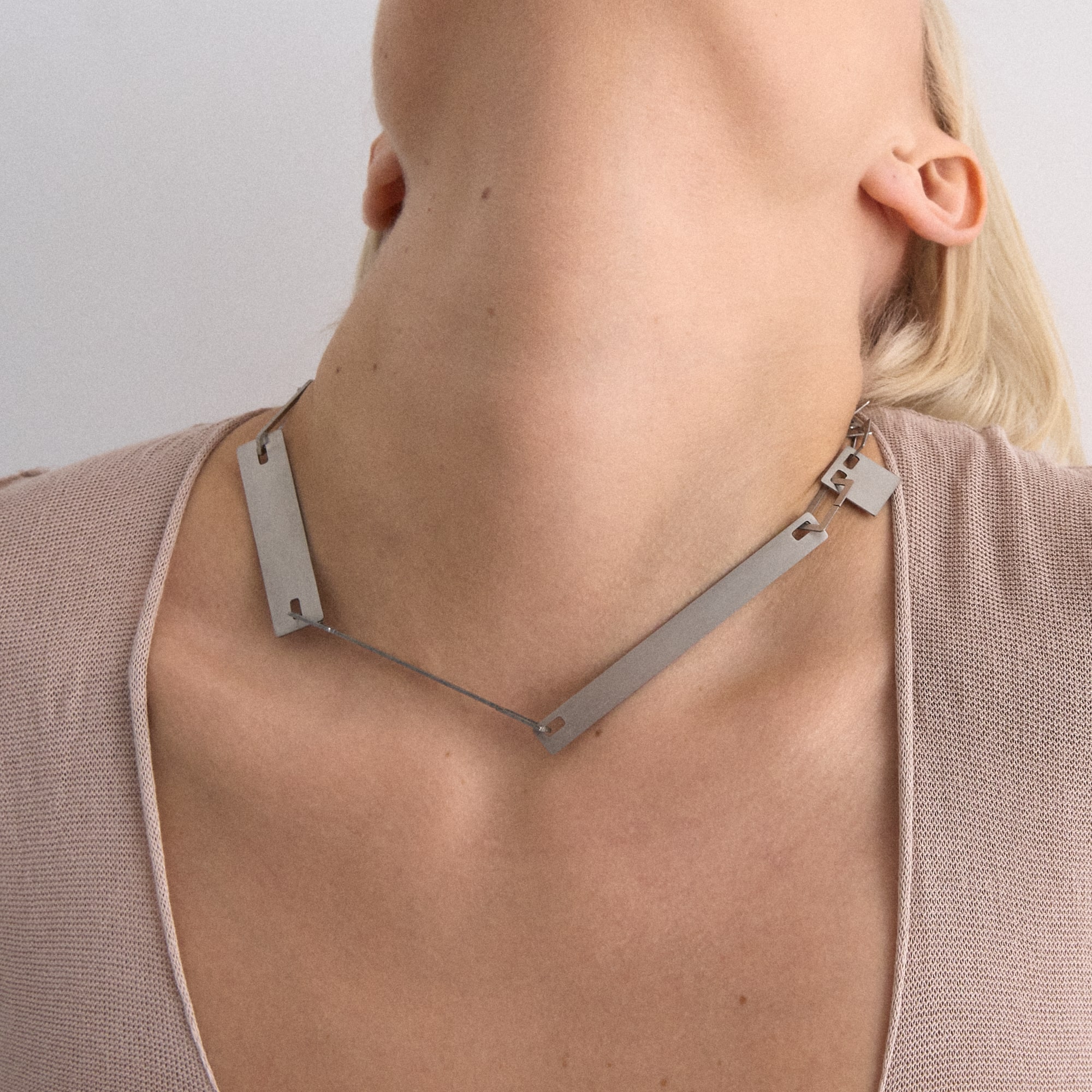 YA Короткое колье из пластин