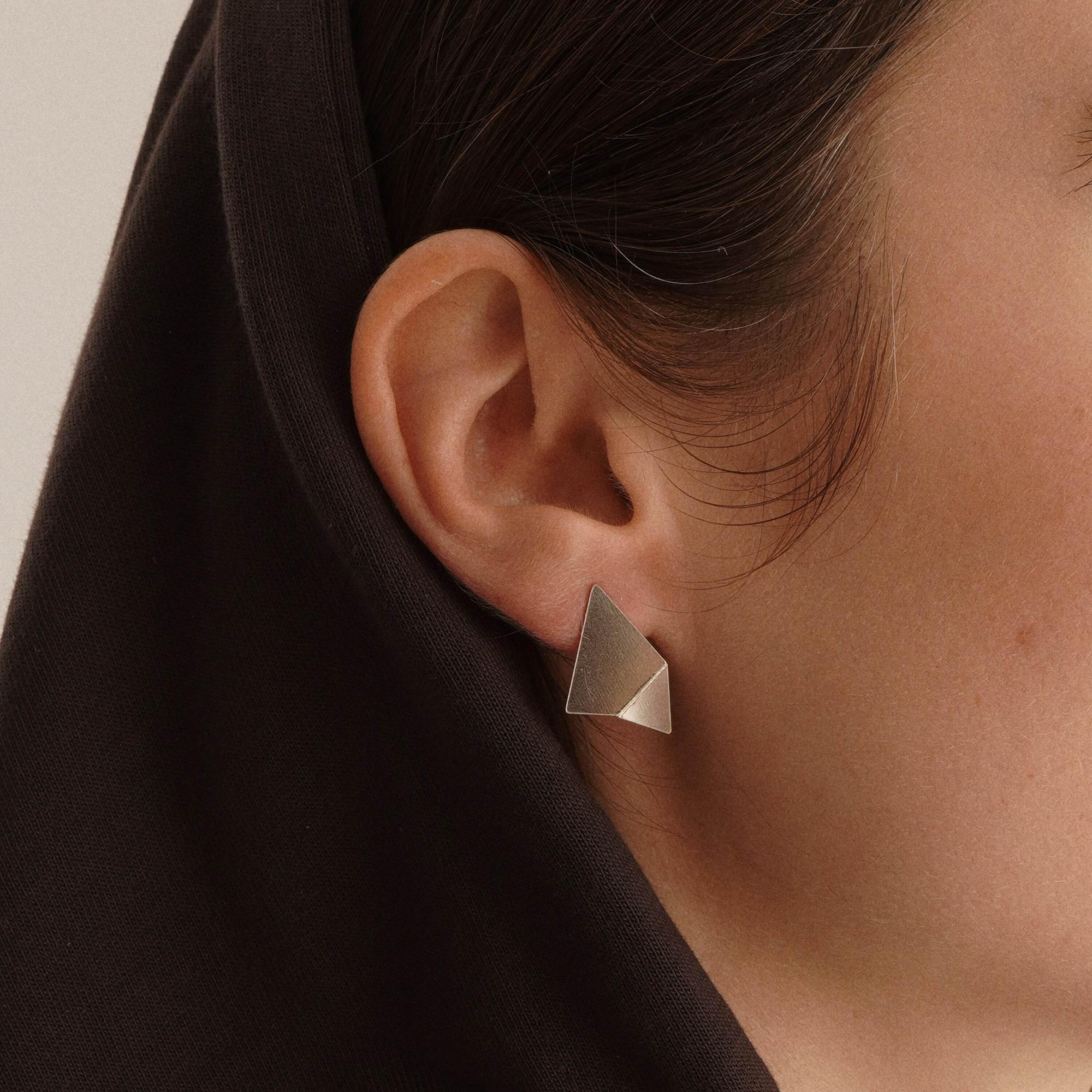 Burcu Büyükünal Глянцевые серьги Origami