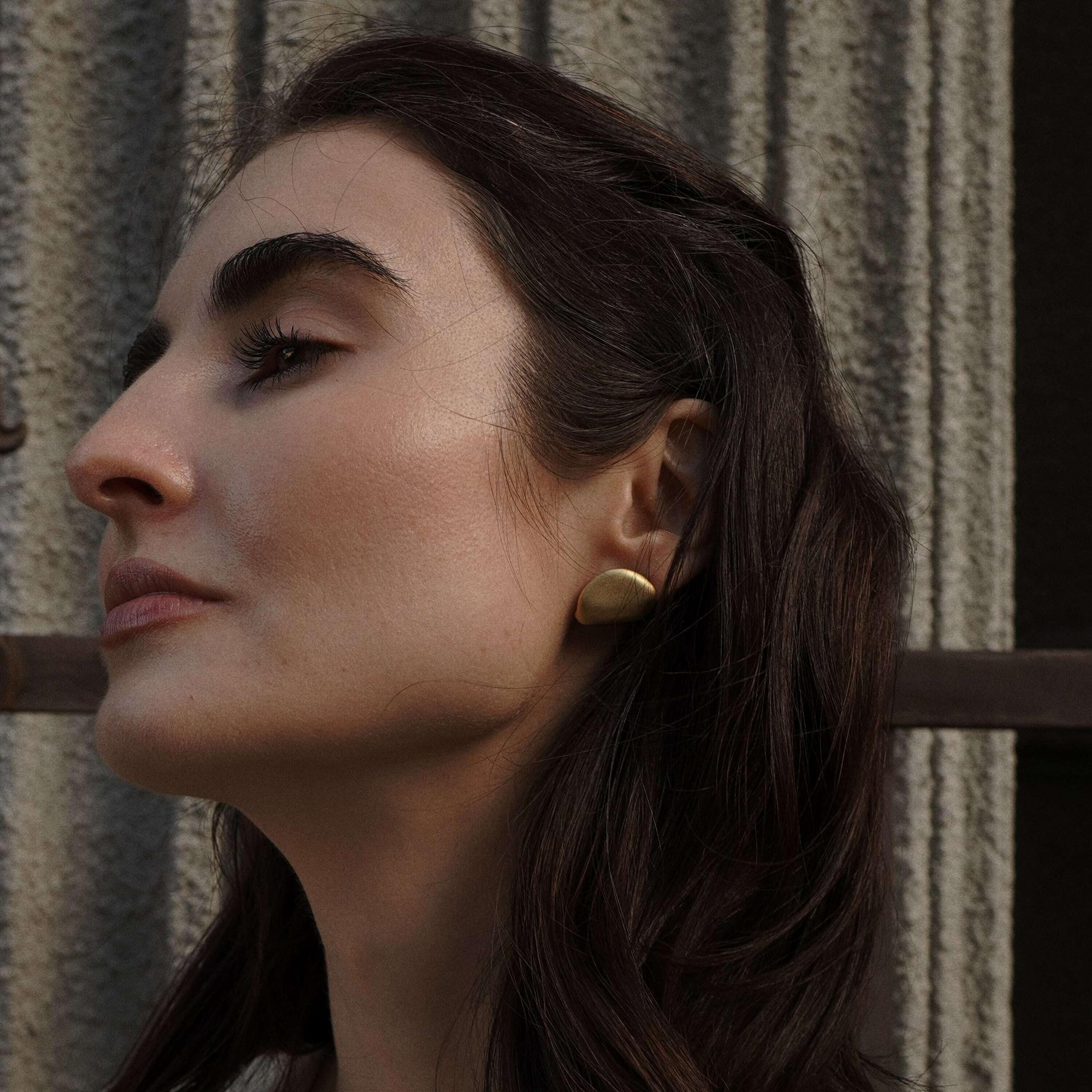 YOSTER Серьги Pebbles в позолоте