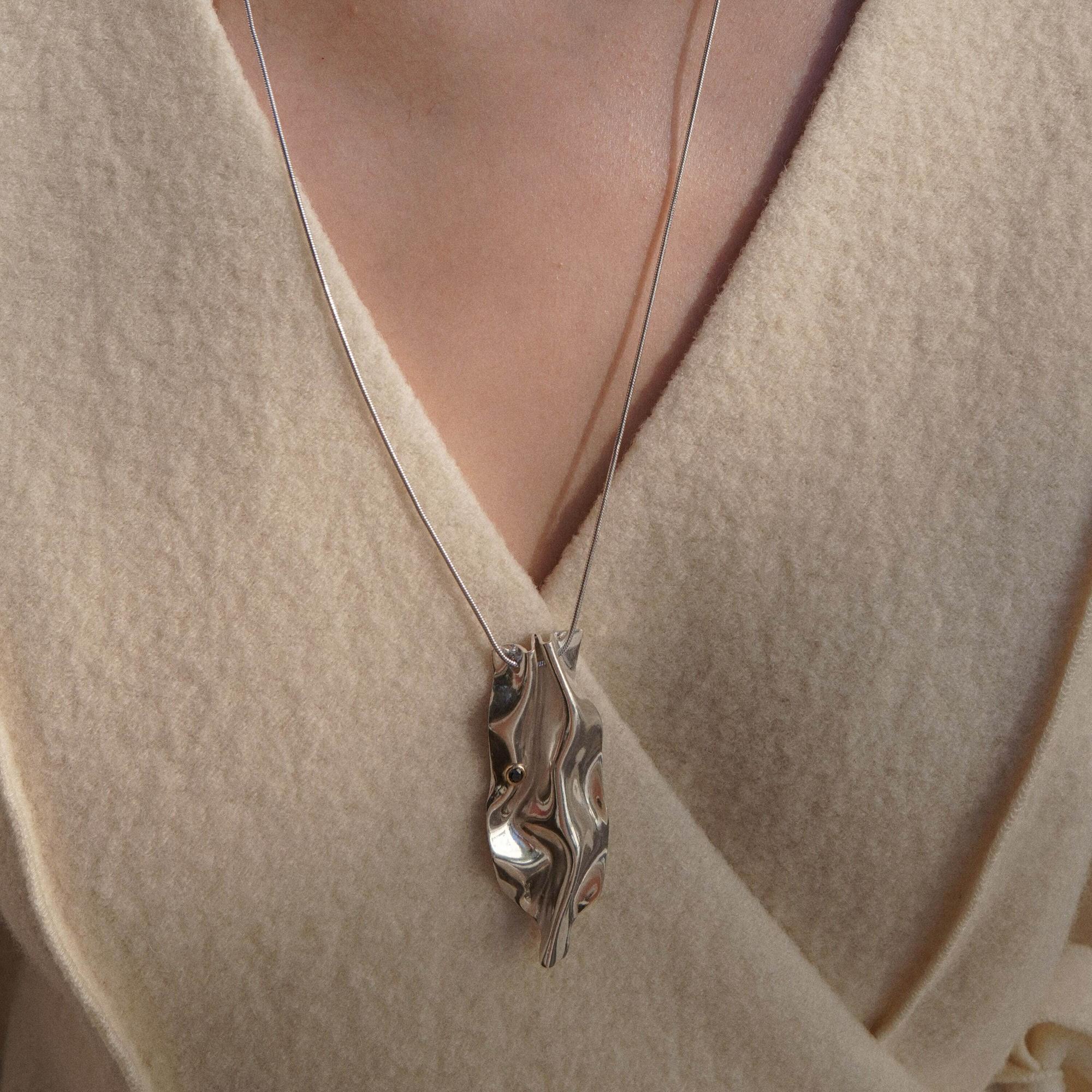 YOSTER Кулон Curves с черным бриллиантом