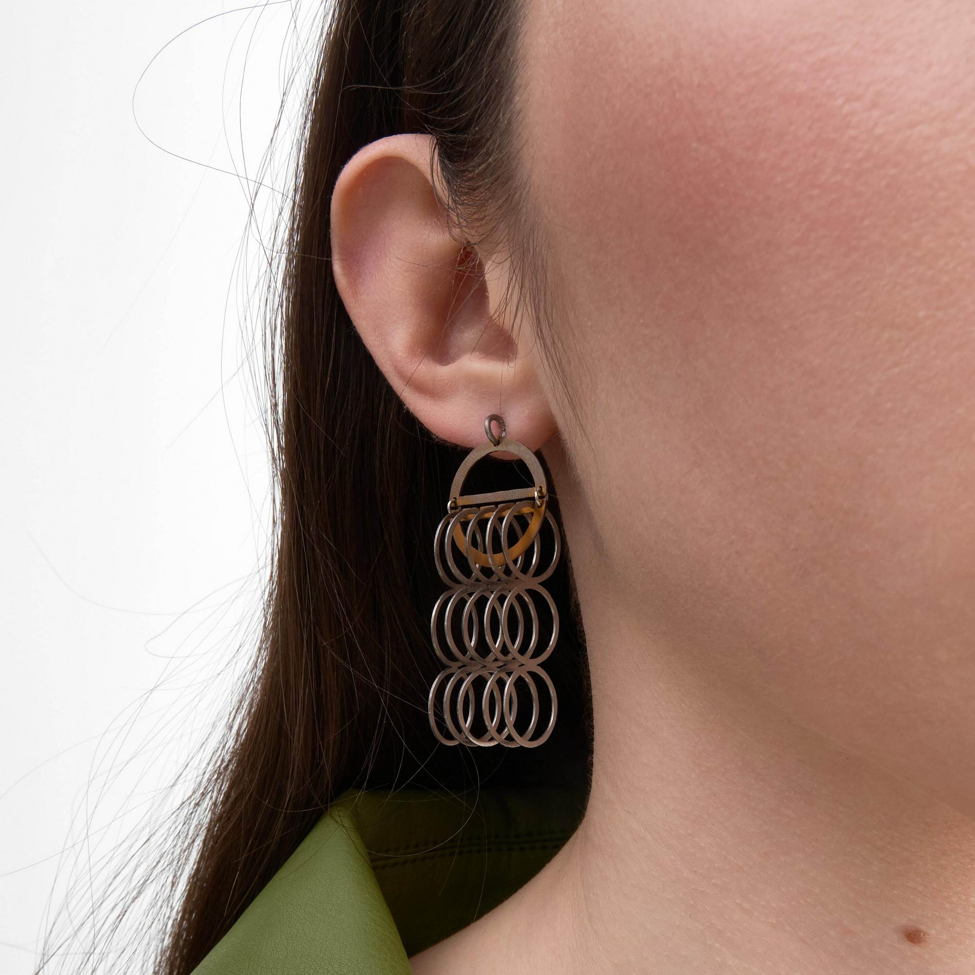 YA Длинные серьги с анодированным титаном