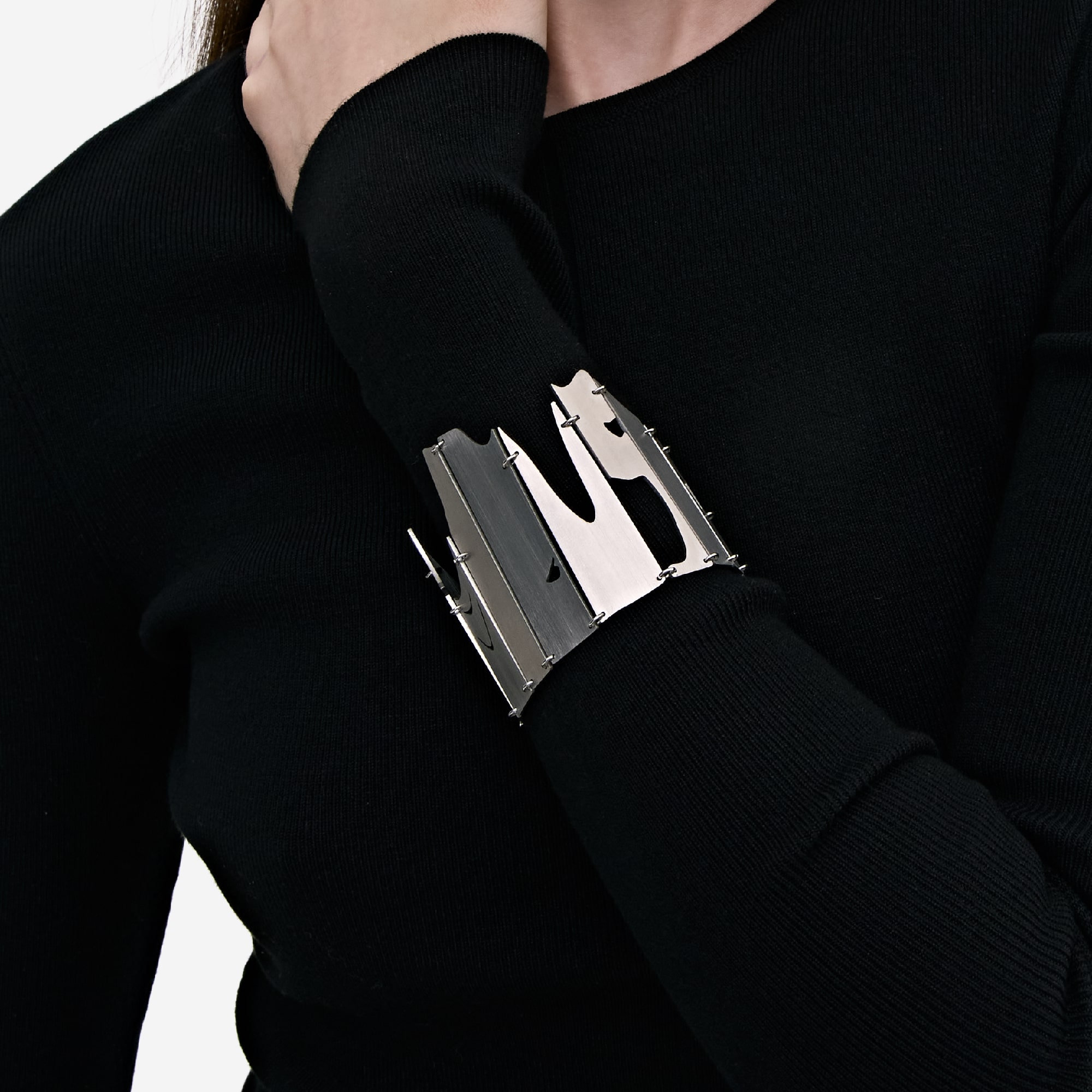 YA Браслет из титановых пластин