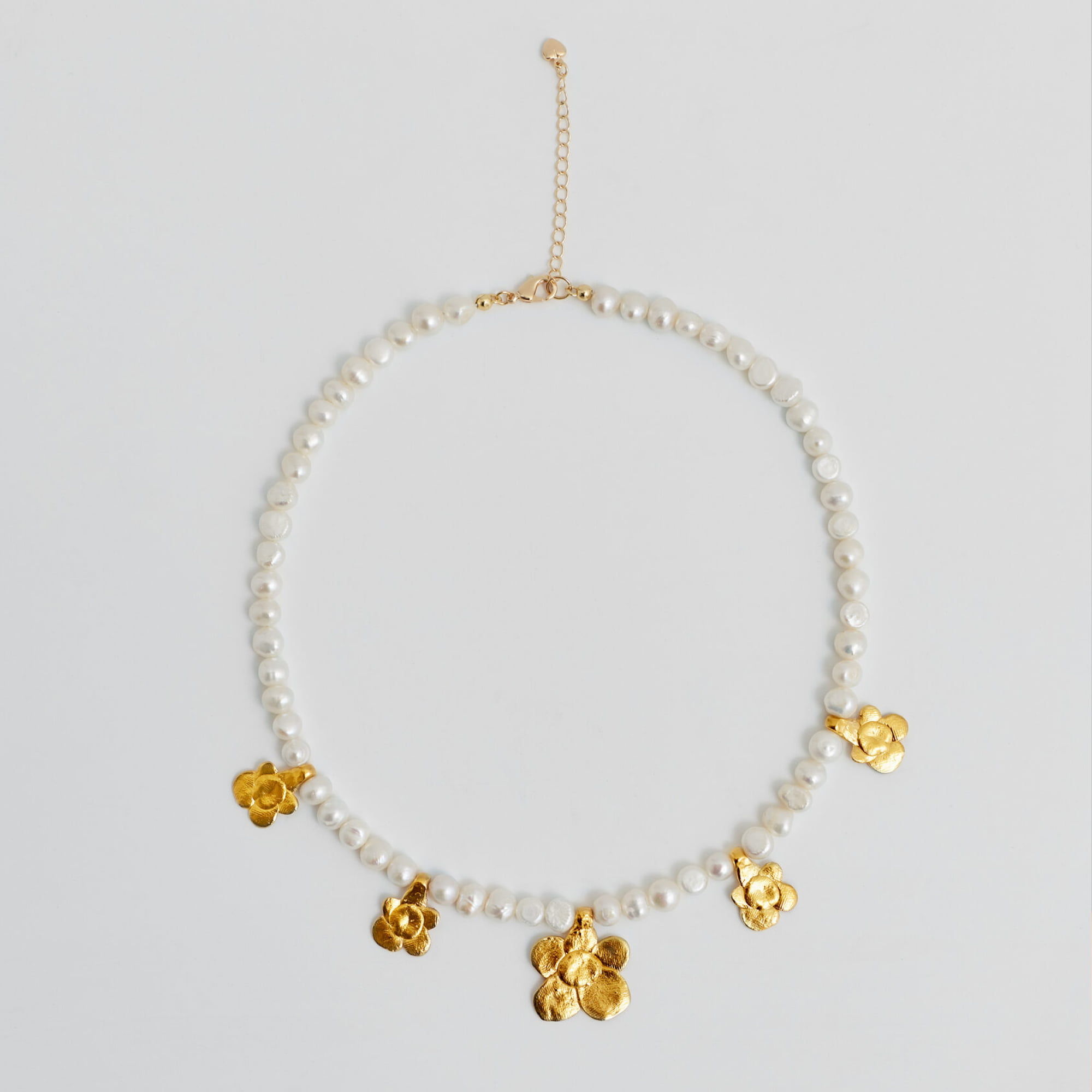 Sasha Gunga Колье с цветами и жемчугом