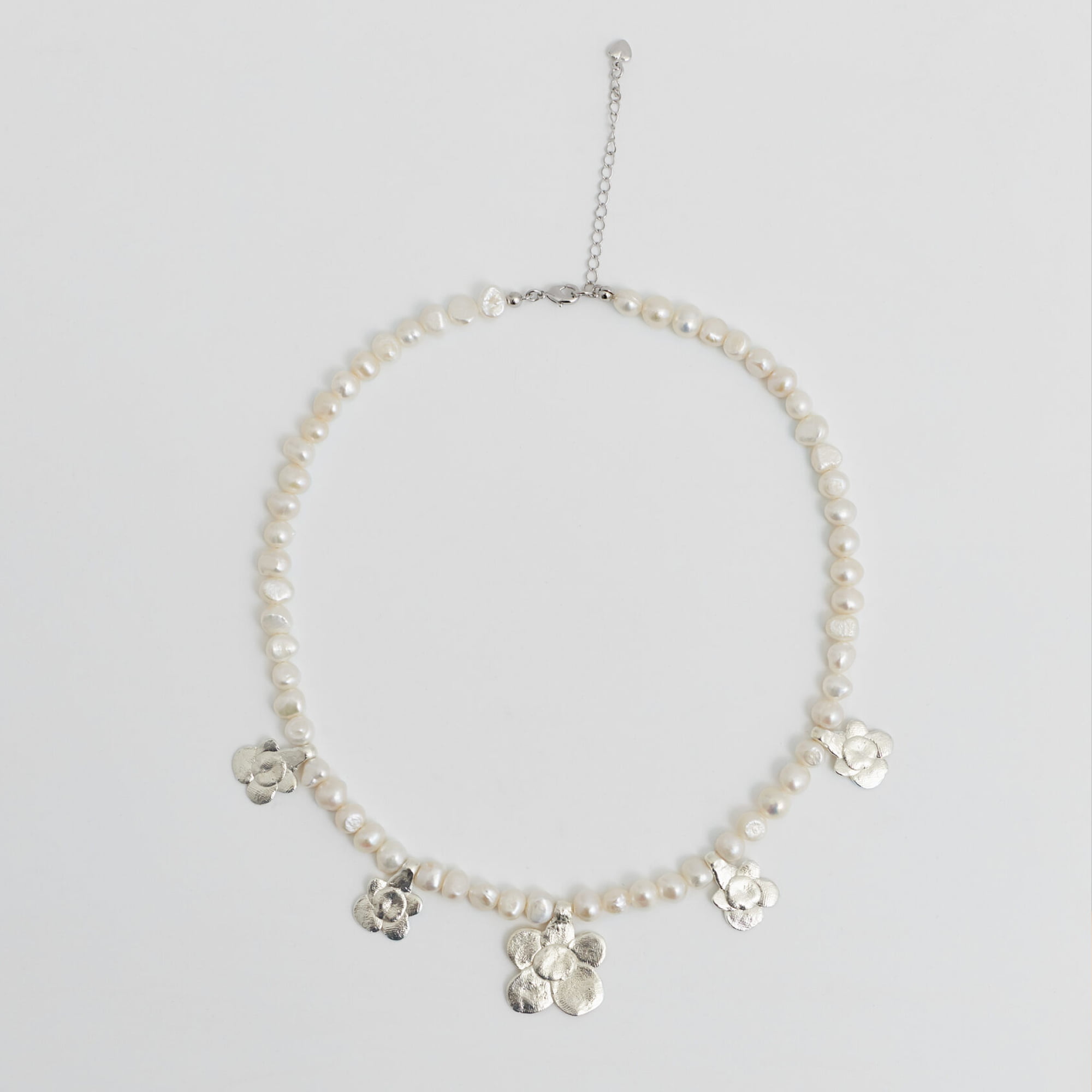 Sasha Gunga Колье с цветами и жемчугом