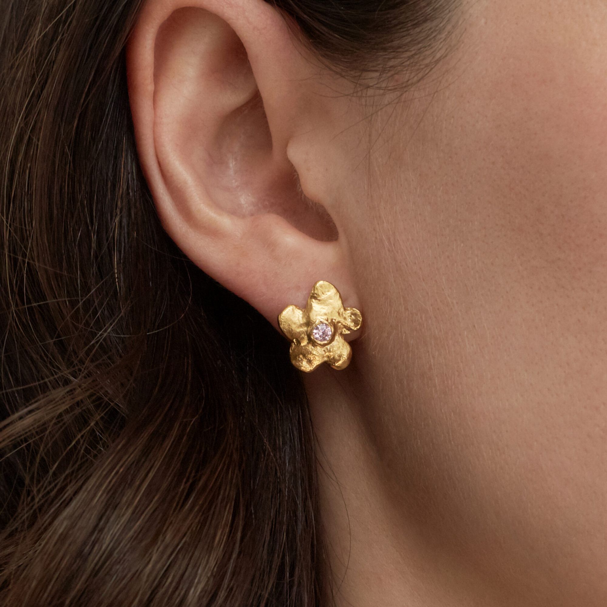 Sasha Gunga Серьги маленькие цветочки с розовым фианитом