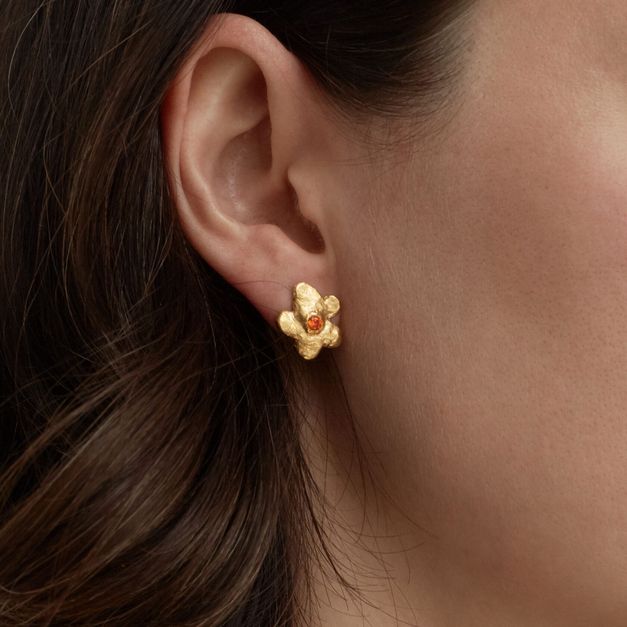 Sasha Gunga Серьги маленькие цветочки с оранжевым фианитом