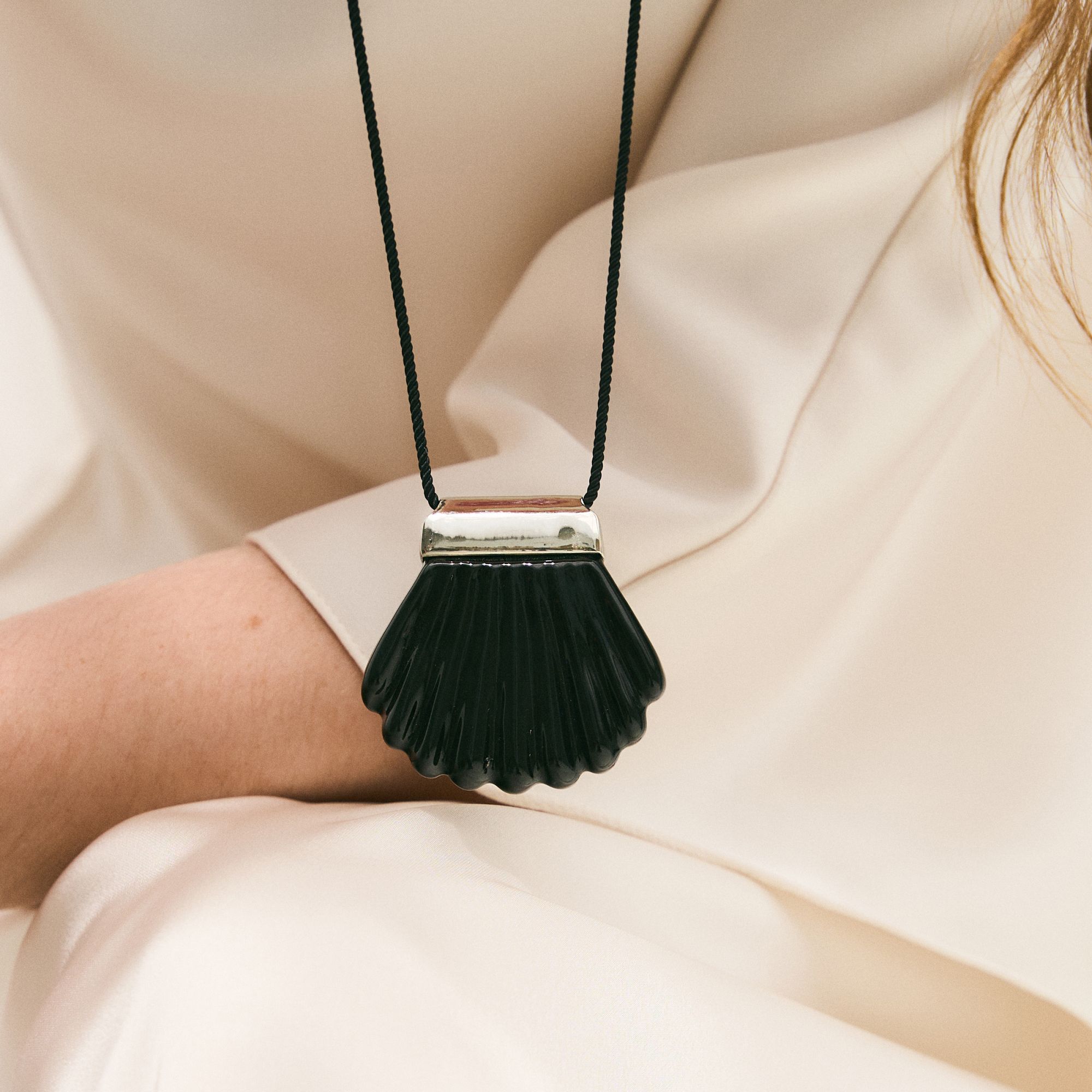 Zotov A&Y Jewellery Подвеска Black Shell